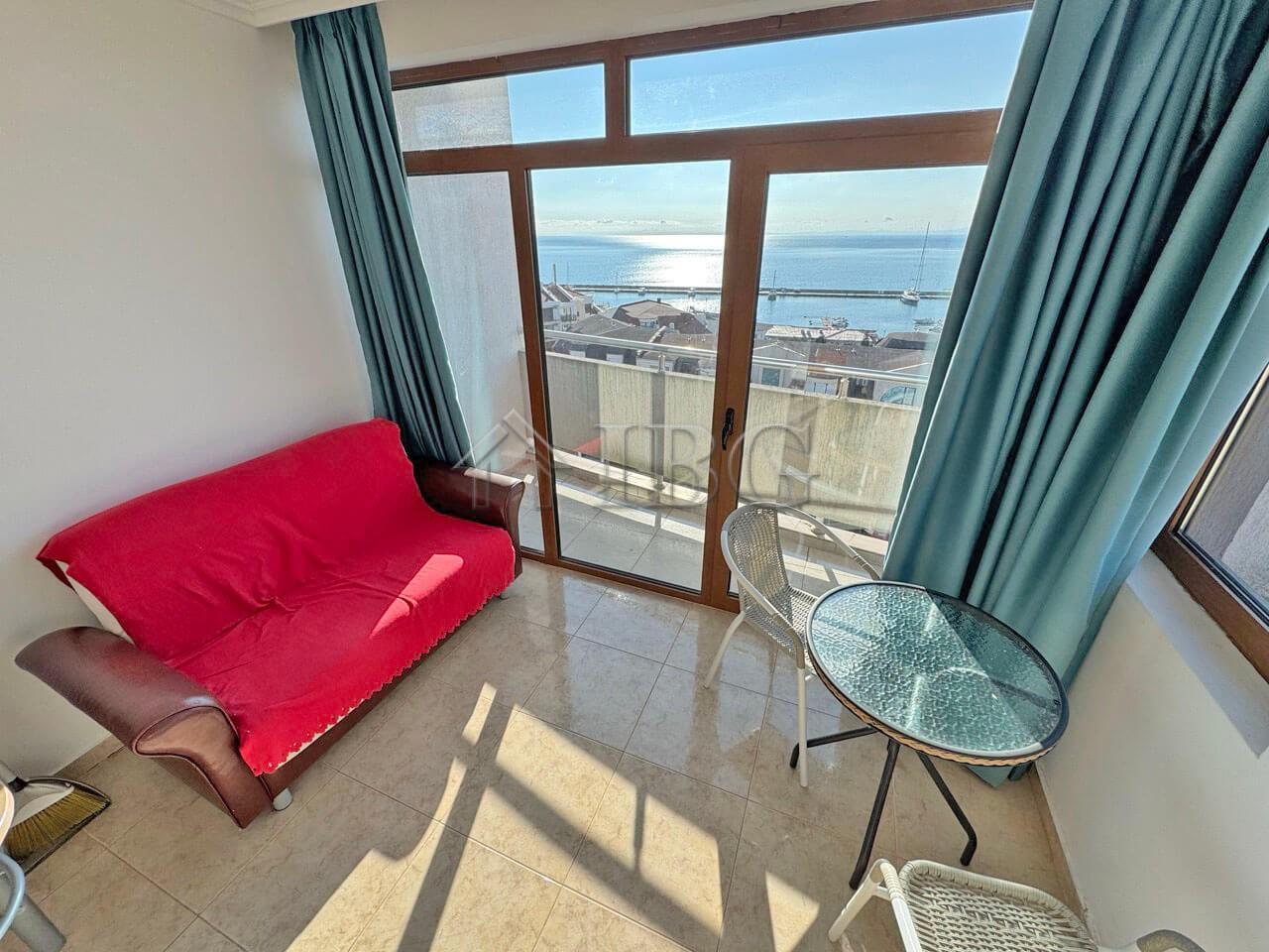 Two-Bedroom Apartment with Sea View in the Complex “Lazur 5”, Sveti Vlas — photo 3