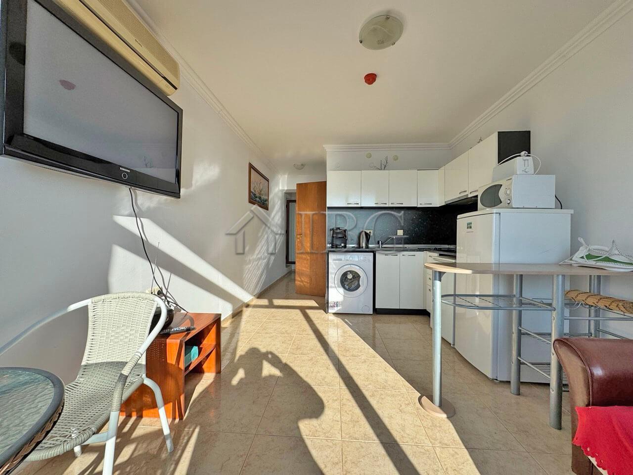 Two-Bedroom Apartment with Sea View in the Complex “Lazur 5”, Sveti Vlas — photo 4