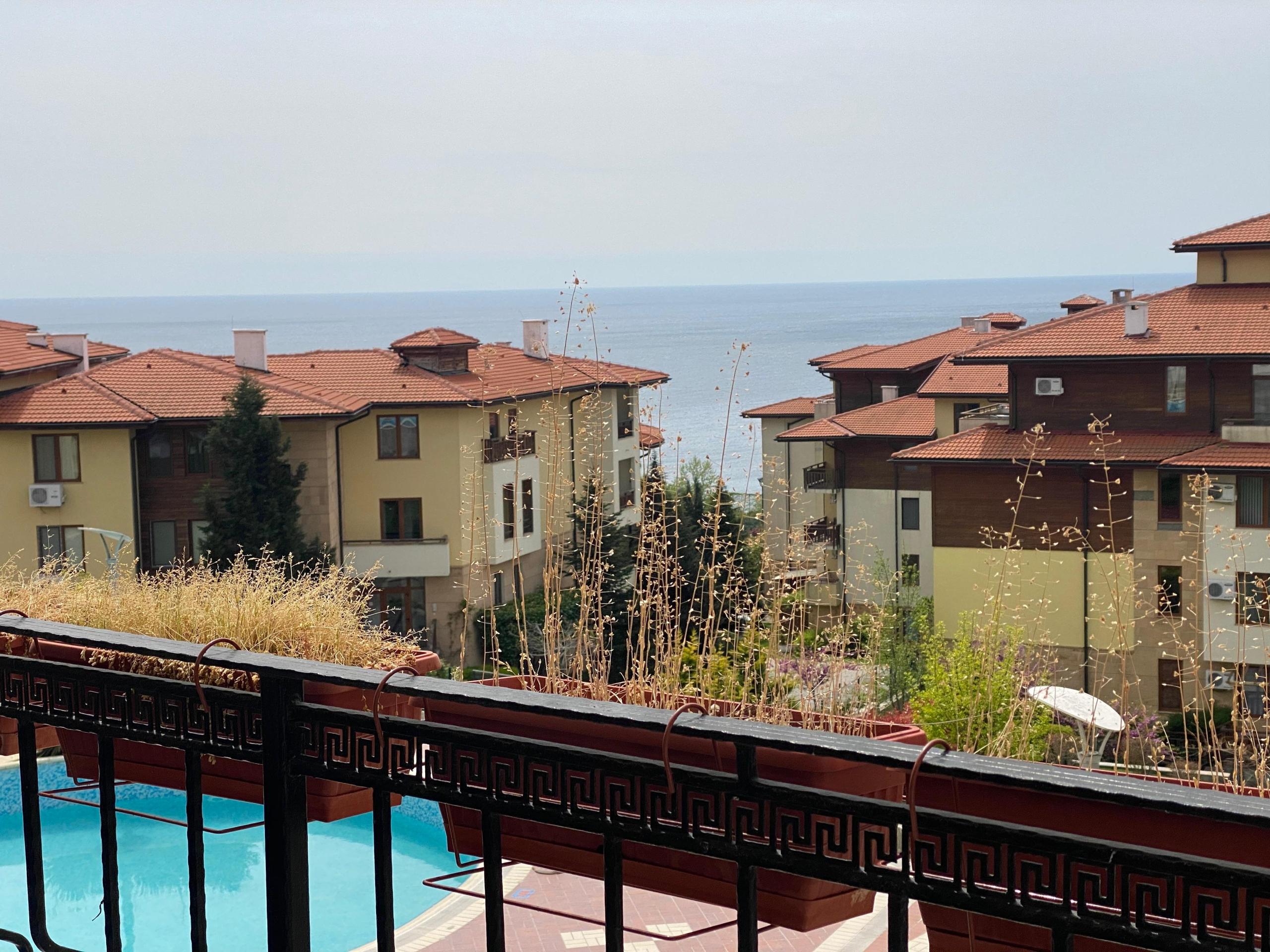 For sale: A furnished two-bedroom apartment with a sea view in the Garden of Eden complex, Sveti Vlas. — main photo