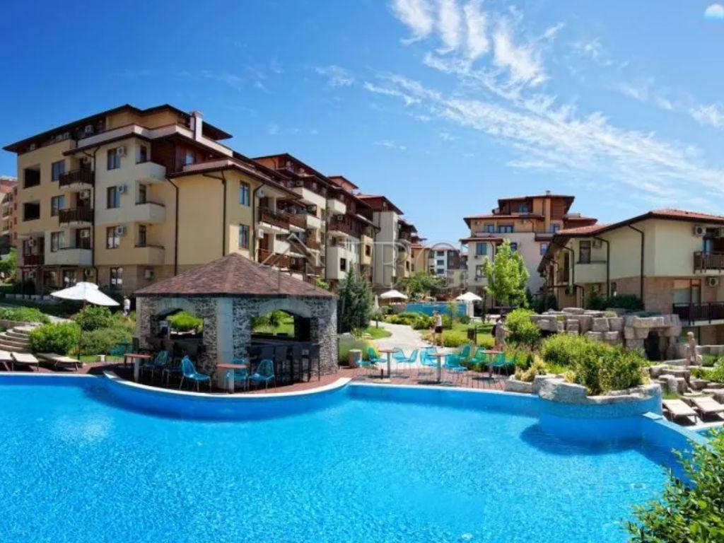 For sale: A two-bedroom apartment just 50 meters from the beach in Sveti Vlas, Bulgaria. — photo 24 of 25