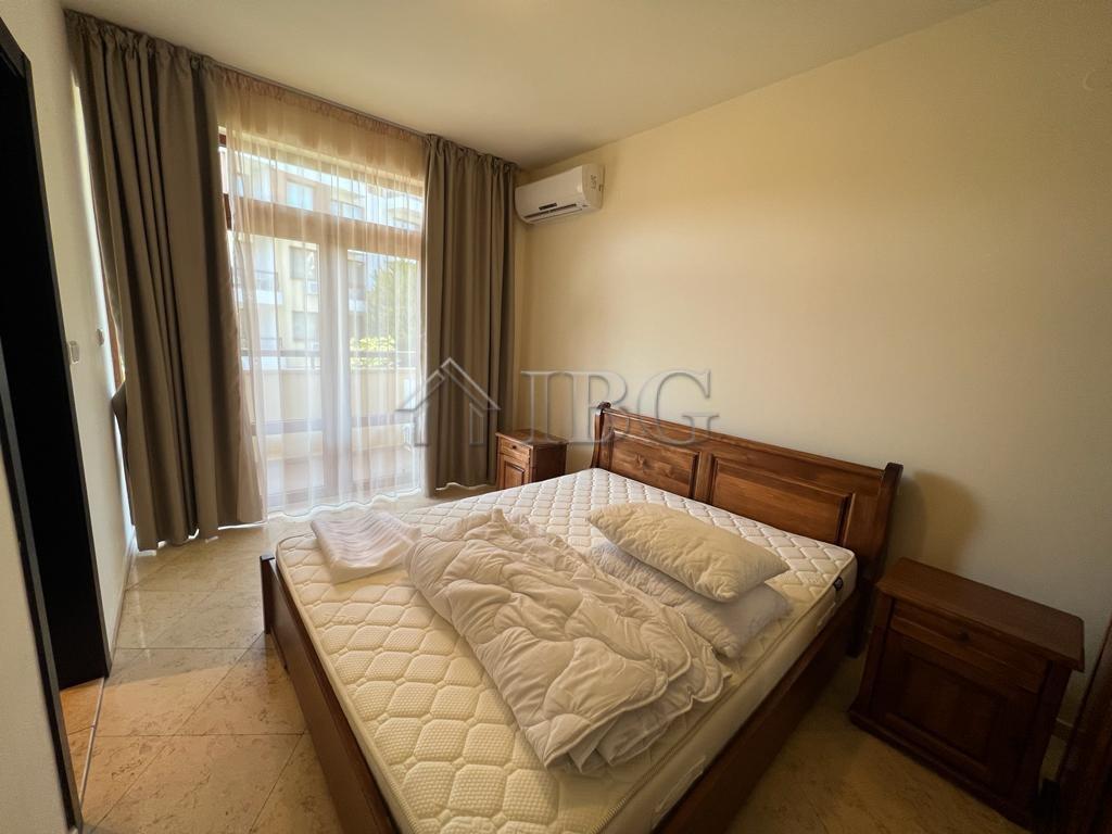 For sale: A two-bedroom apartment just 50 meters from the beach in Sveti Vlas, Bulgaria. — photo 13 of 25