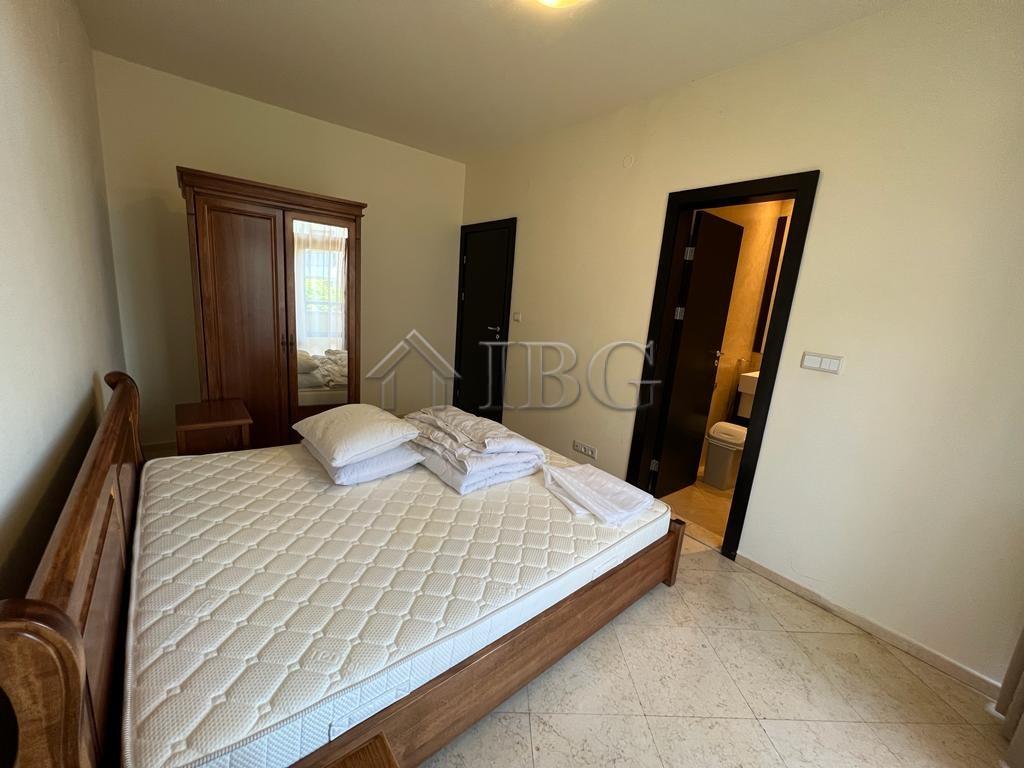 For sale: A two-bedroom apartment just 50 meters from the beach in Sveti Vlas, Bulgaria. — photo 14 of 25