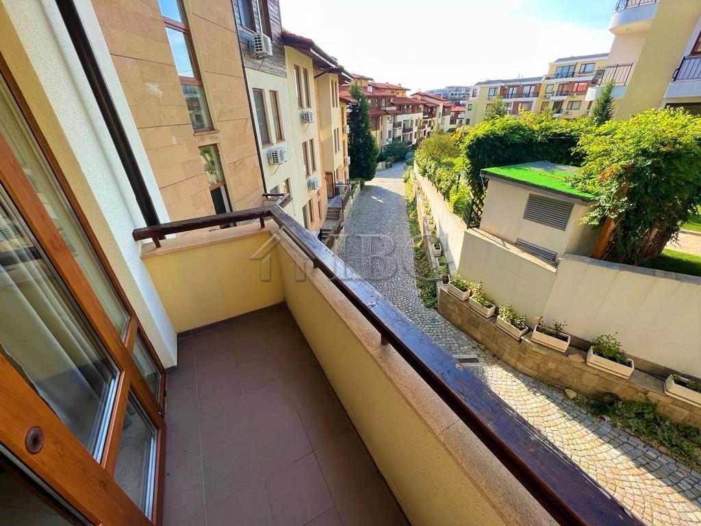 For sale: A two-bedroom apartment just 50 meters from the beach in Sveti Vlas, Bulgaria. — photo 15 of 25