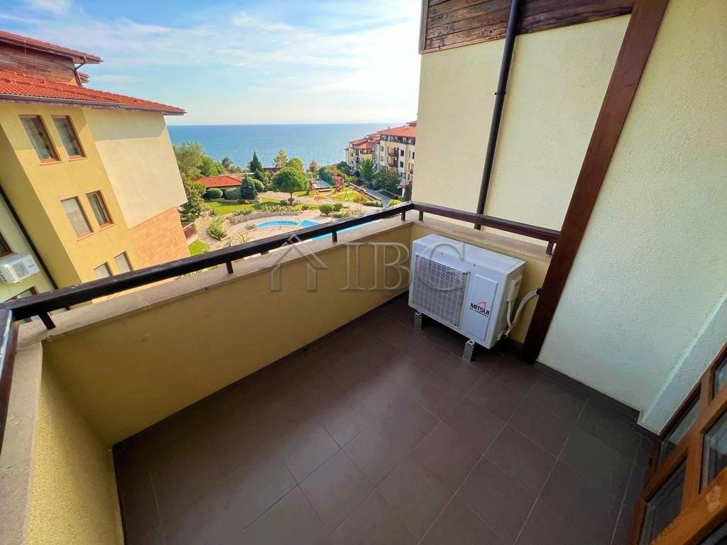 For sale: A two-bedroom apartment just 50 meters from the beach in Sveti Vlas, Bulgaria. — photo 16 of 25