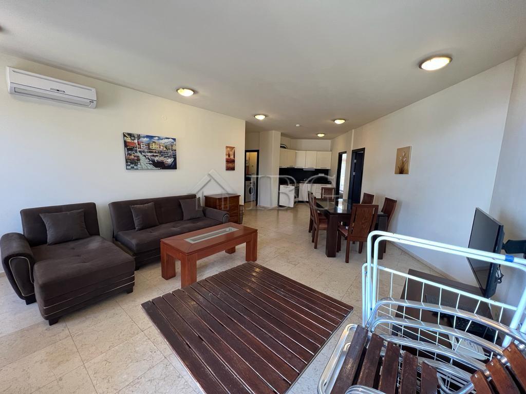 For sale: A two-bedroom apartment just 50 meters from the beach in Sveti Vlas, Bulgaria. — photo 3