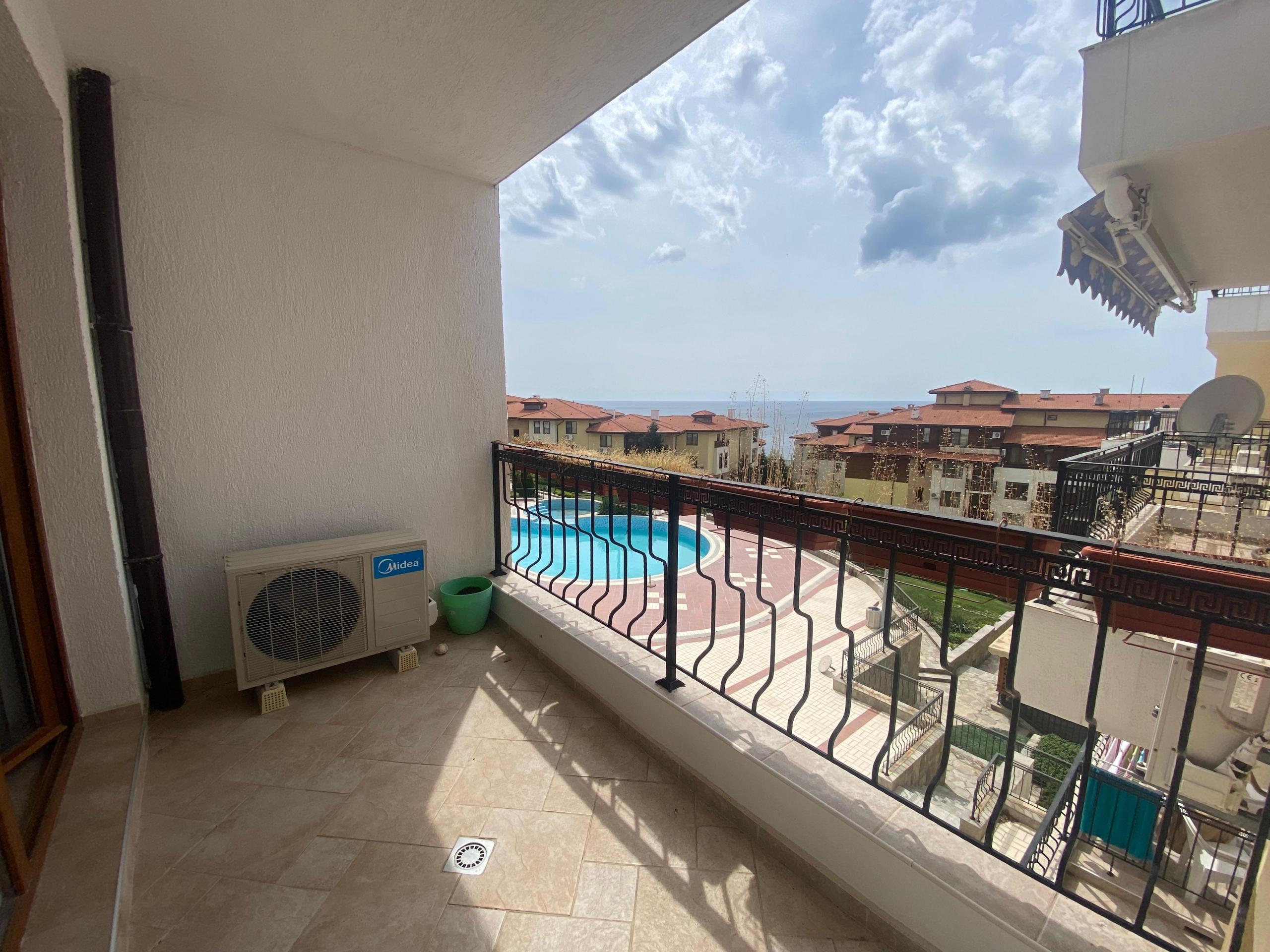 For sale: A furnished two-bedroom apartment with a sea view in the Garden of Eden complex, Sveti Vlas. — photo 2