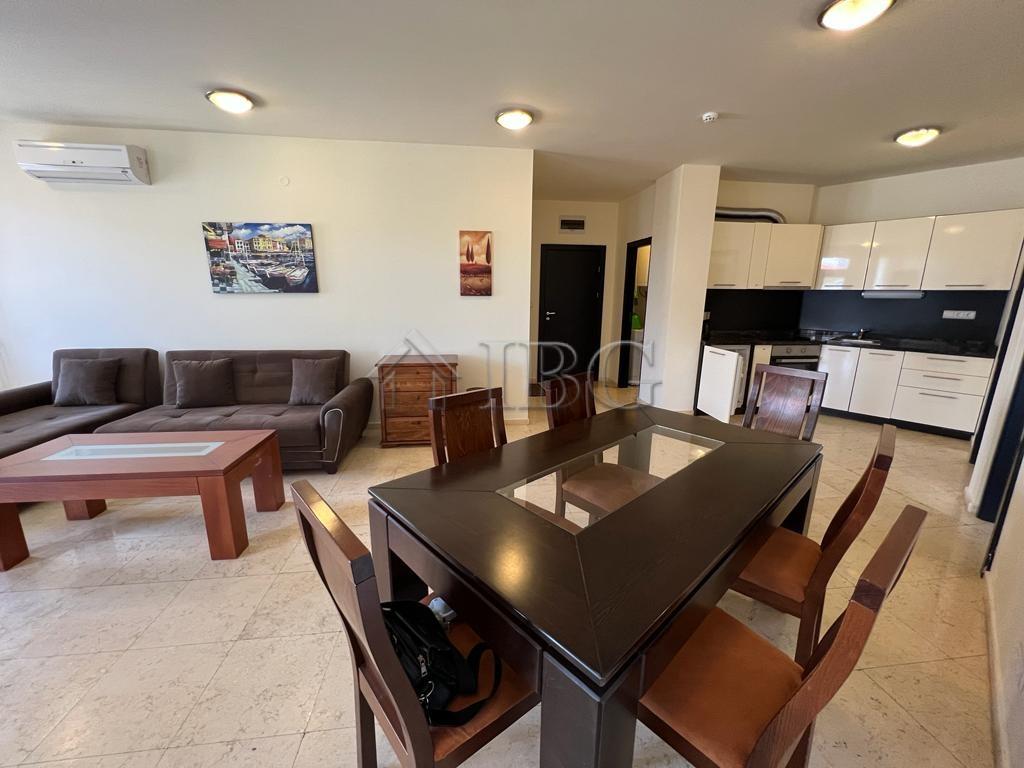 For sale: A two-bedroom apartment just 50 meters from the beach in Sveti Vlas, Bulgaria. — photo 4