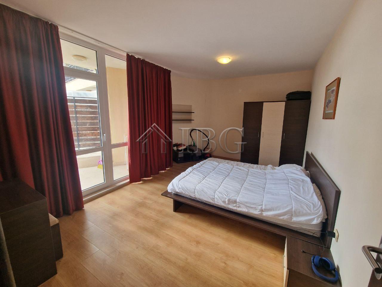 Spacious Two-Bedroom Apartment with sea view in the Luxor Complex, Sveti Vlas — photo 4 of 20