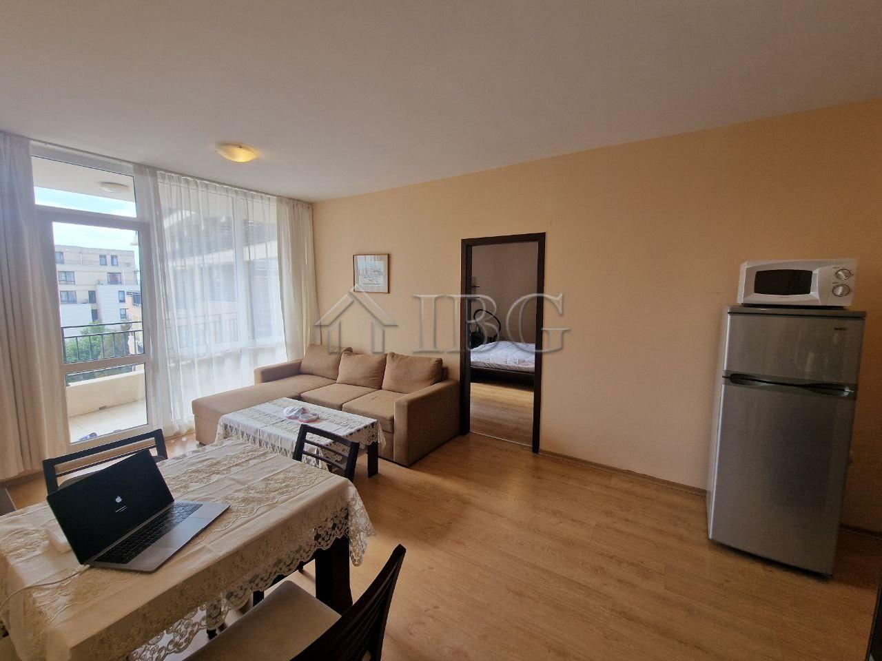 Spacious Two-Bedroom Apartment with sea view in the Luxor Complex, Sveti Vlas — photo 7 of 20