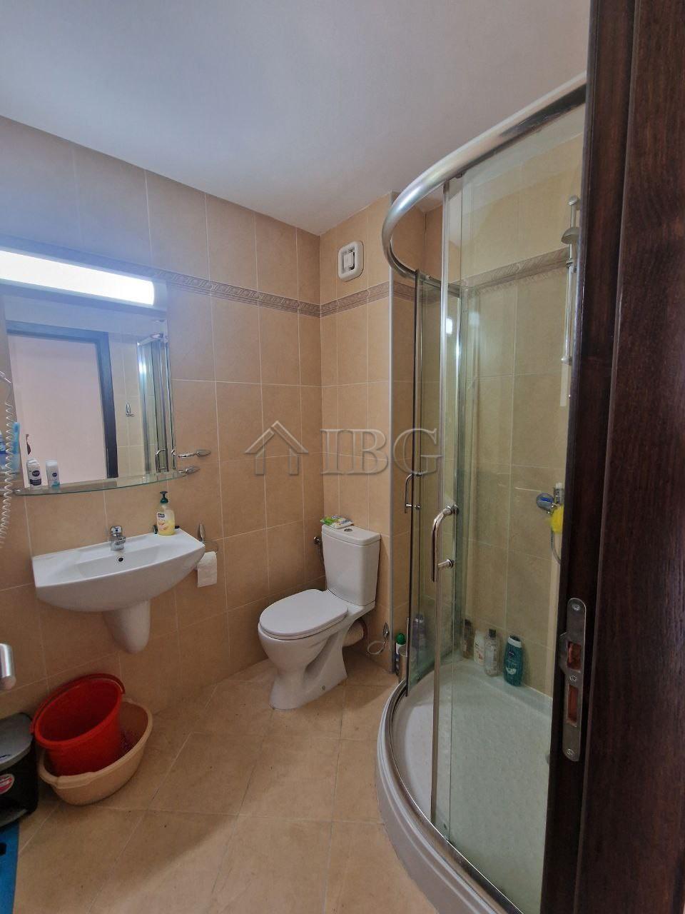 Spacious Two-Bedroom Apartment with sea view in the Luxor Complex, Sveti Vlas — photo 8 of 20