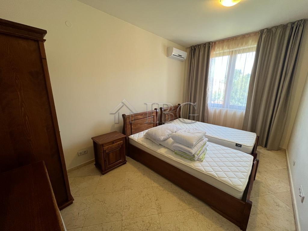 For sale: A two-bedroom apartment just 50 meters from the beach in Sveti Vlas, Bulgaria. — photo 9 of 25