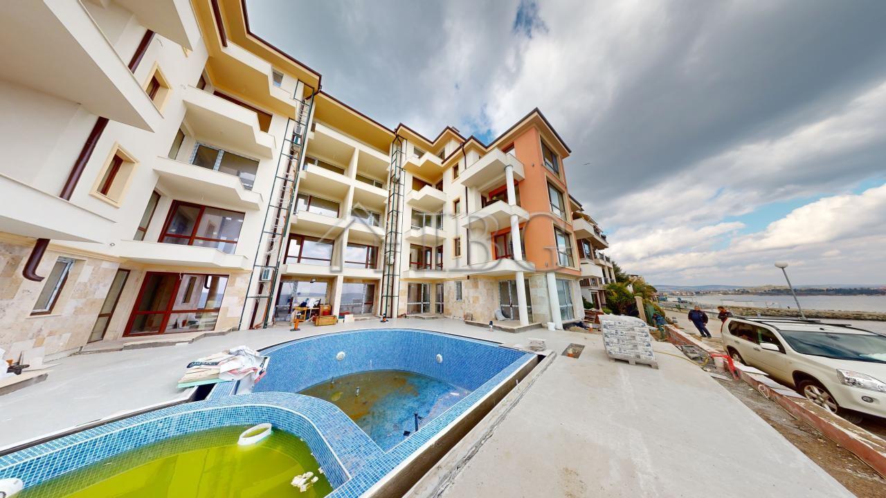 Amazing apartment with sea view in Villa Metara, Ravda — photo 8 of 25