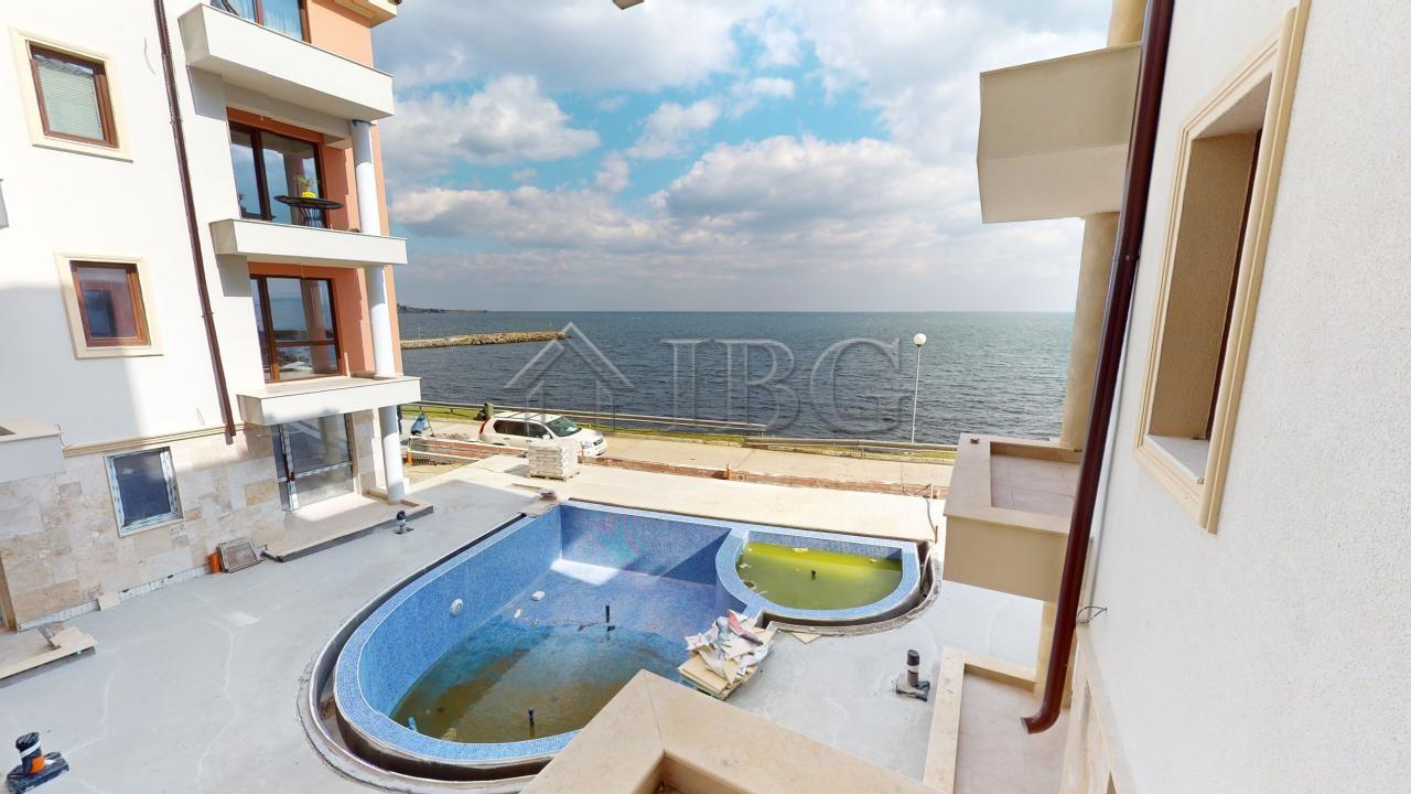 Amazing apartment with sea view in Villa Metara, Ravda — photo 19 of 25