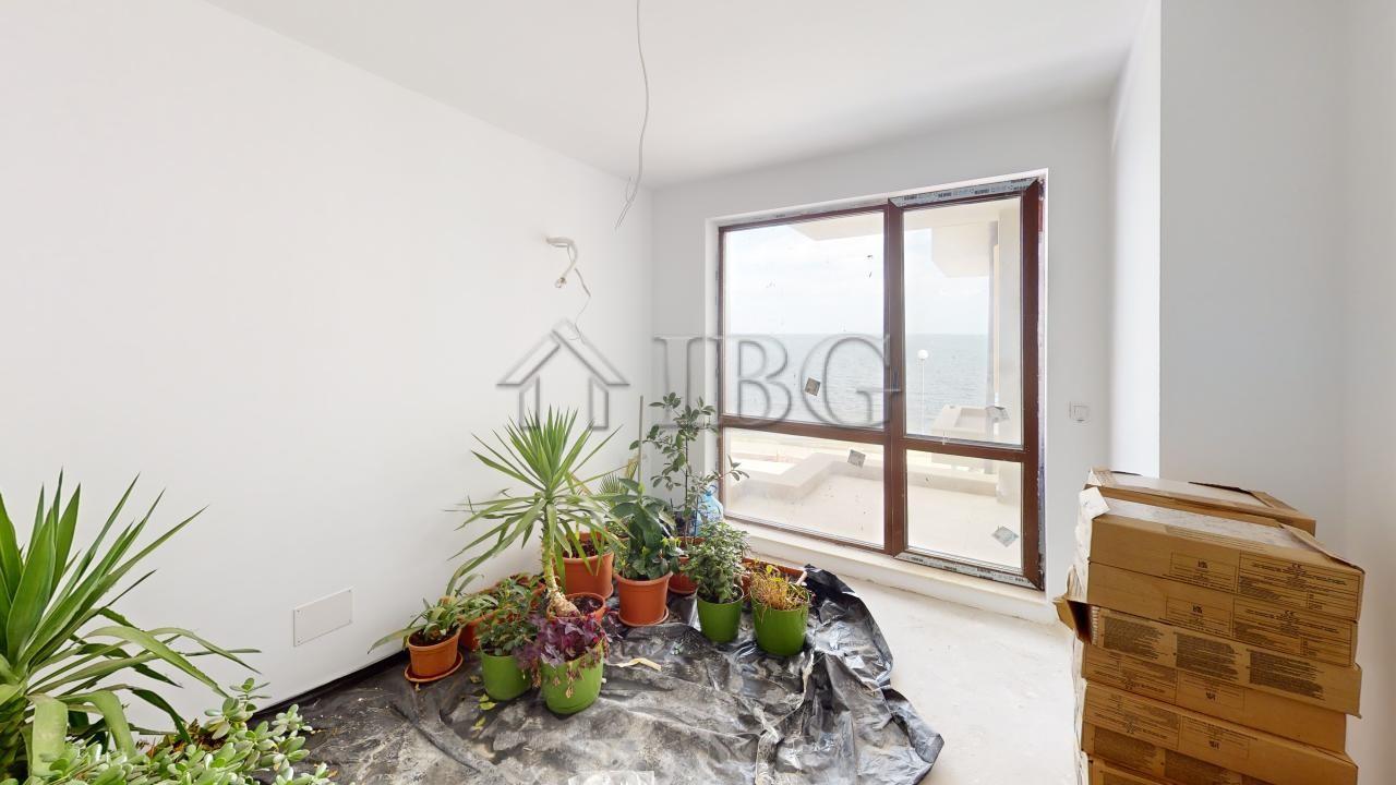 Amazing apartment with sea view in Villa Metara, Ravda — photo 23 of 25