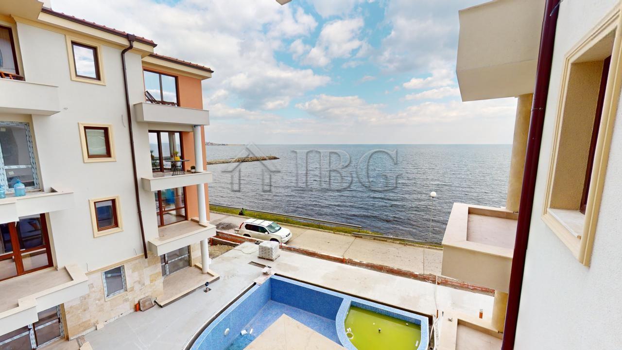 Amazing apartment with sea view in Villa Metara, Ravda — photo 20 of 24