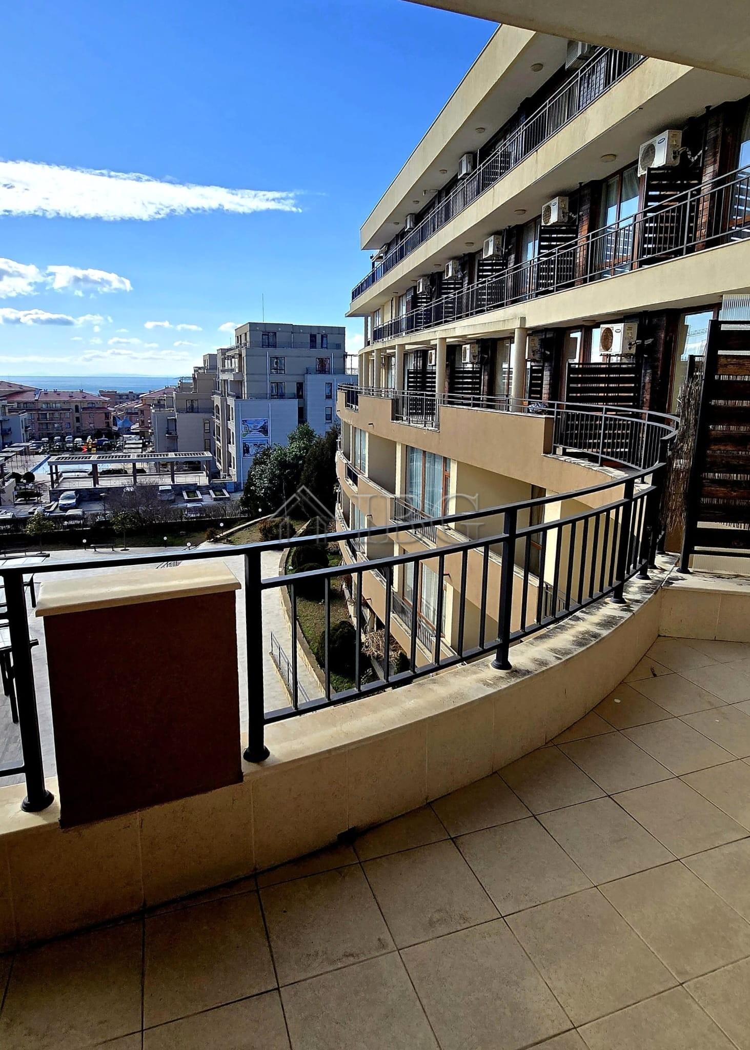 Spacious Two-Bedroom Apartment with sea view in the Luxor Complex, Sveti Vlas — photo 13 of 20