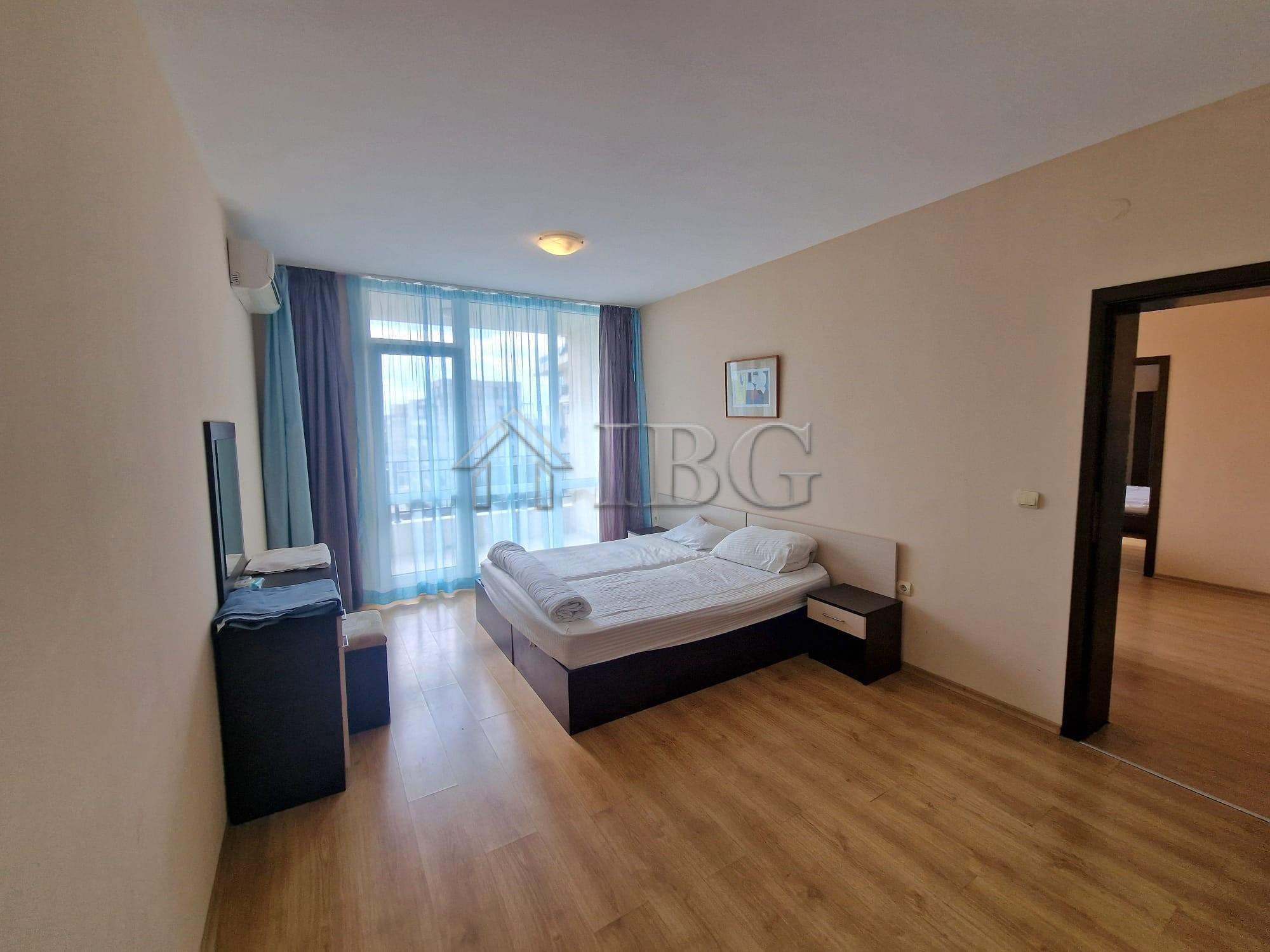 Spacious Two-Bedroom Apartment with sea view in the Luxor Complex, Sveti Vlas — photo 17 of 20
