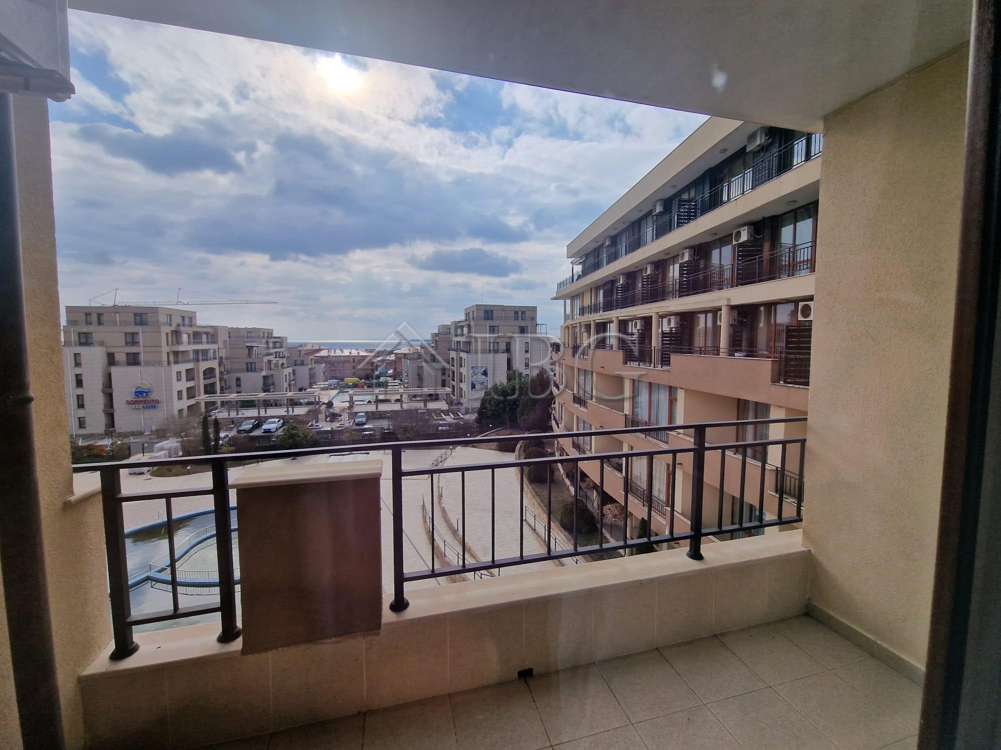 Spacious Two-Bedroom Apartment with sea view in the Luxor Complex, Sveti Vlas — photo 18 of 20