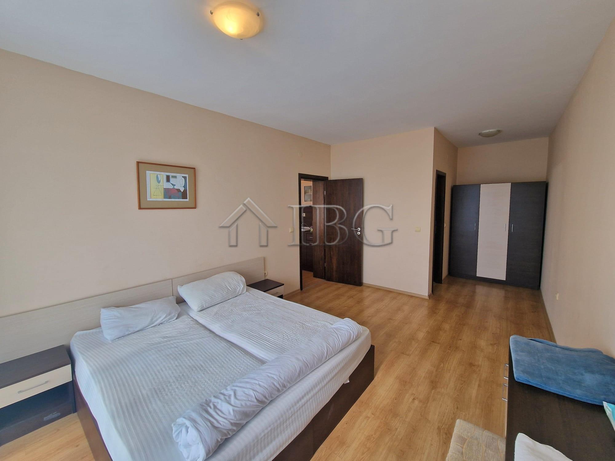 Spacious Two-Bedroom Apartment with sea view in the Luxor Complex, Sveti Vlas — photo 19 of 20