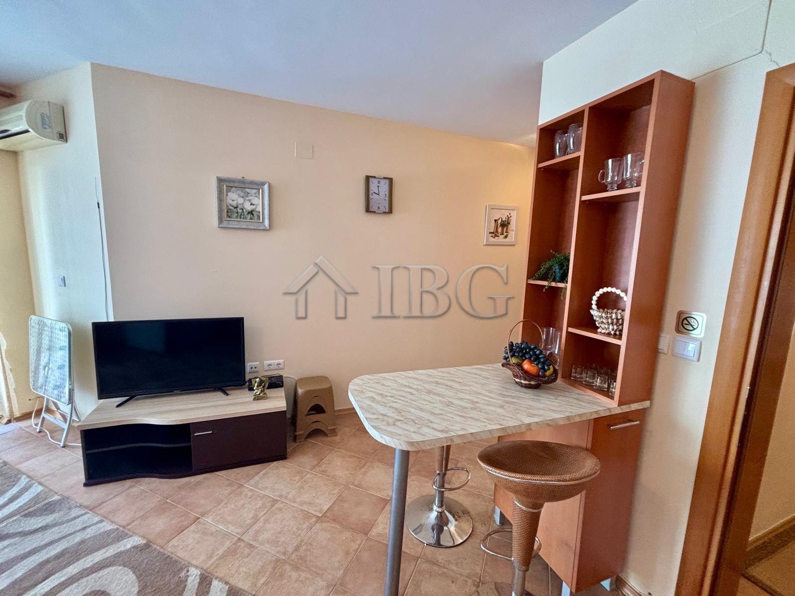 Apartment with Panoramic Sea View & Direct Beach Access - Lucky-2 Complex, Sveti vlas — photo 11 of 25