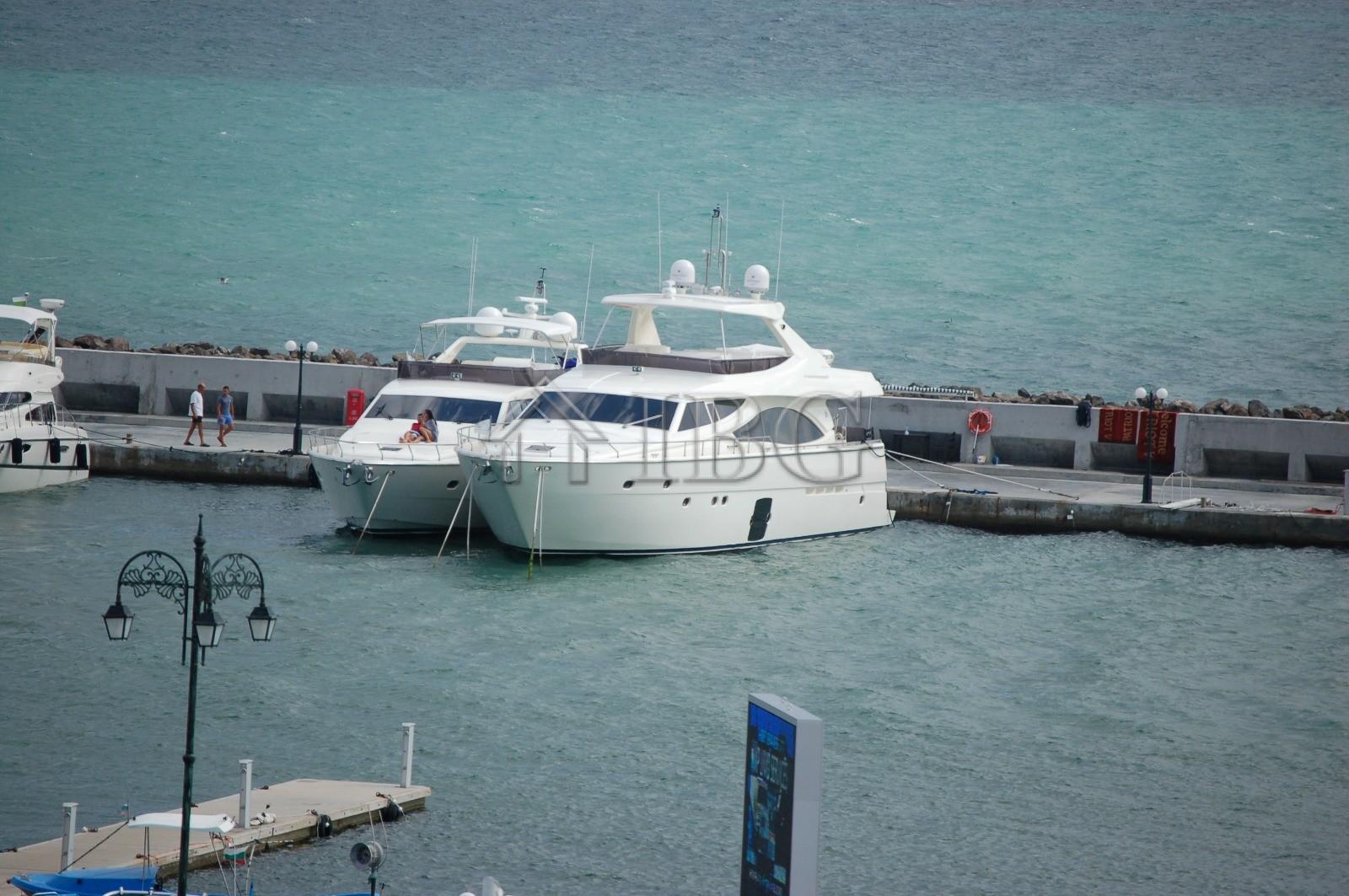 Direct access to the beach and yacht marina! One bedroom apartment with Sea and Marina Views, complex TOP, Dinevi Resort , Sveti Vlas — photo 10 of 16