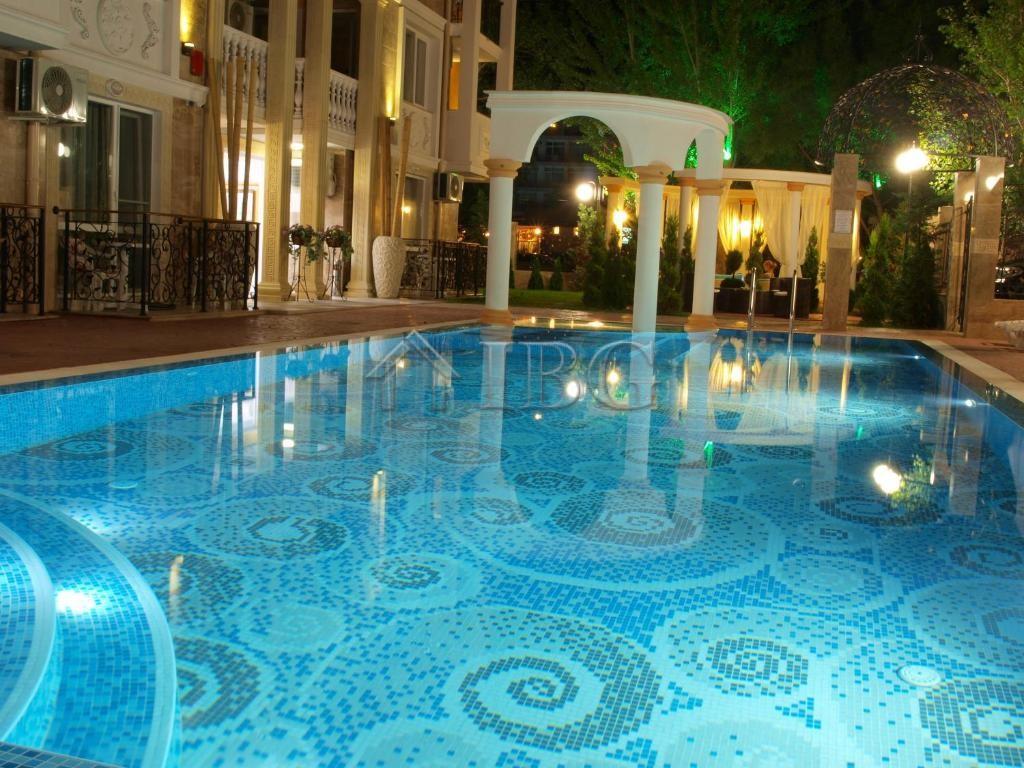 Luxury 2-bedroom, 2 bathroom apartment with pool view in Sweet Homes 5, Sunny Beach — photo 20 of 25