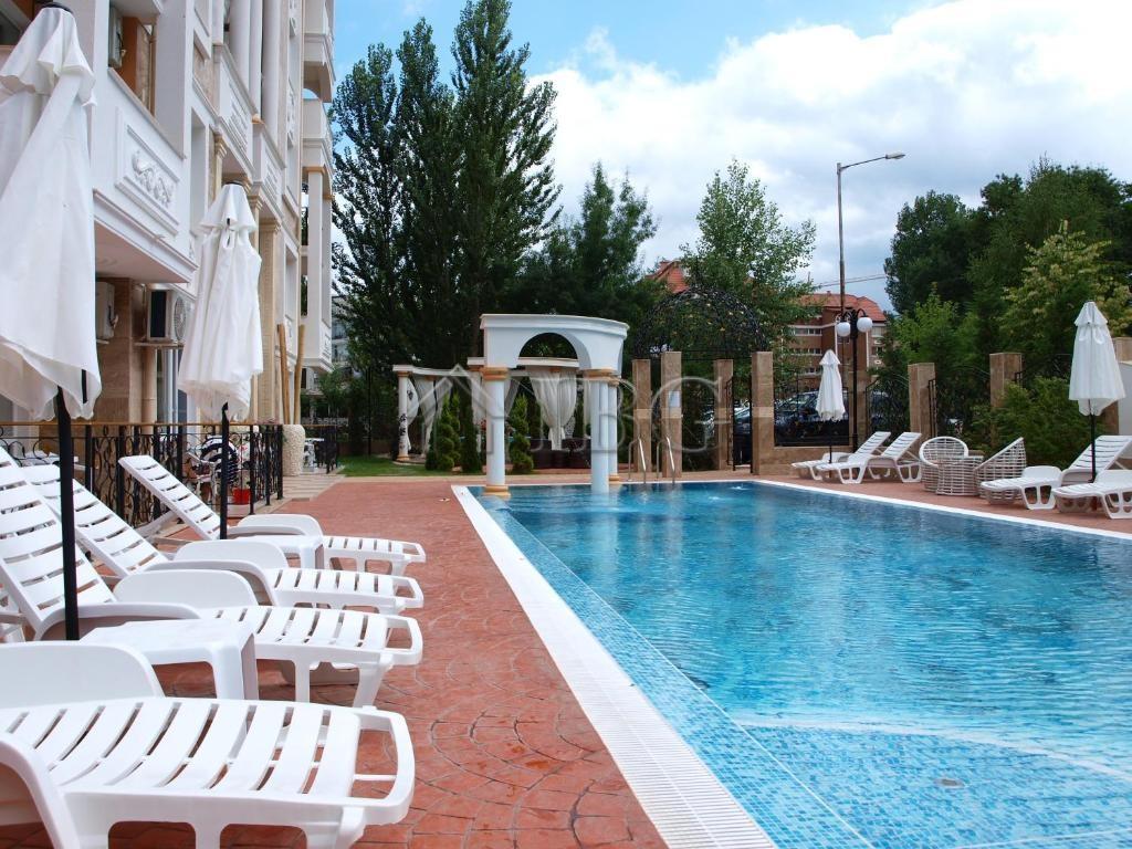 Luxury 2-bedroom, 2 bathroom apartment with pool view in Sweet Homes 5, Sunny Beach — photo 24 of 25