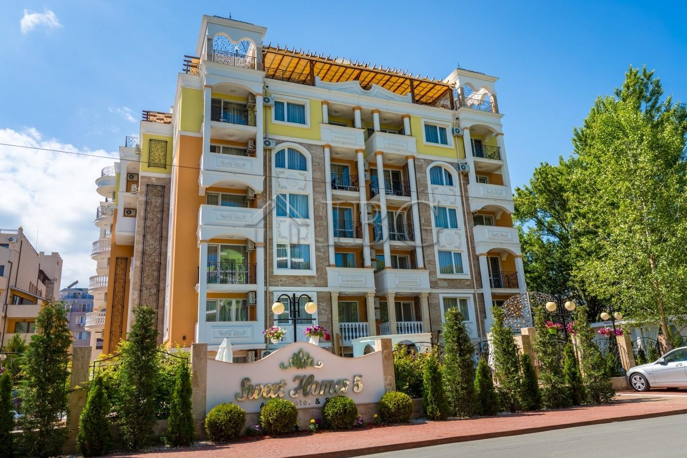 Luxury 2-bedroom, 2 bathroom apartment with pool view in Sweet Homes 5, Sunny Beach — photo 16 of 25