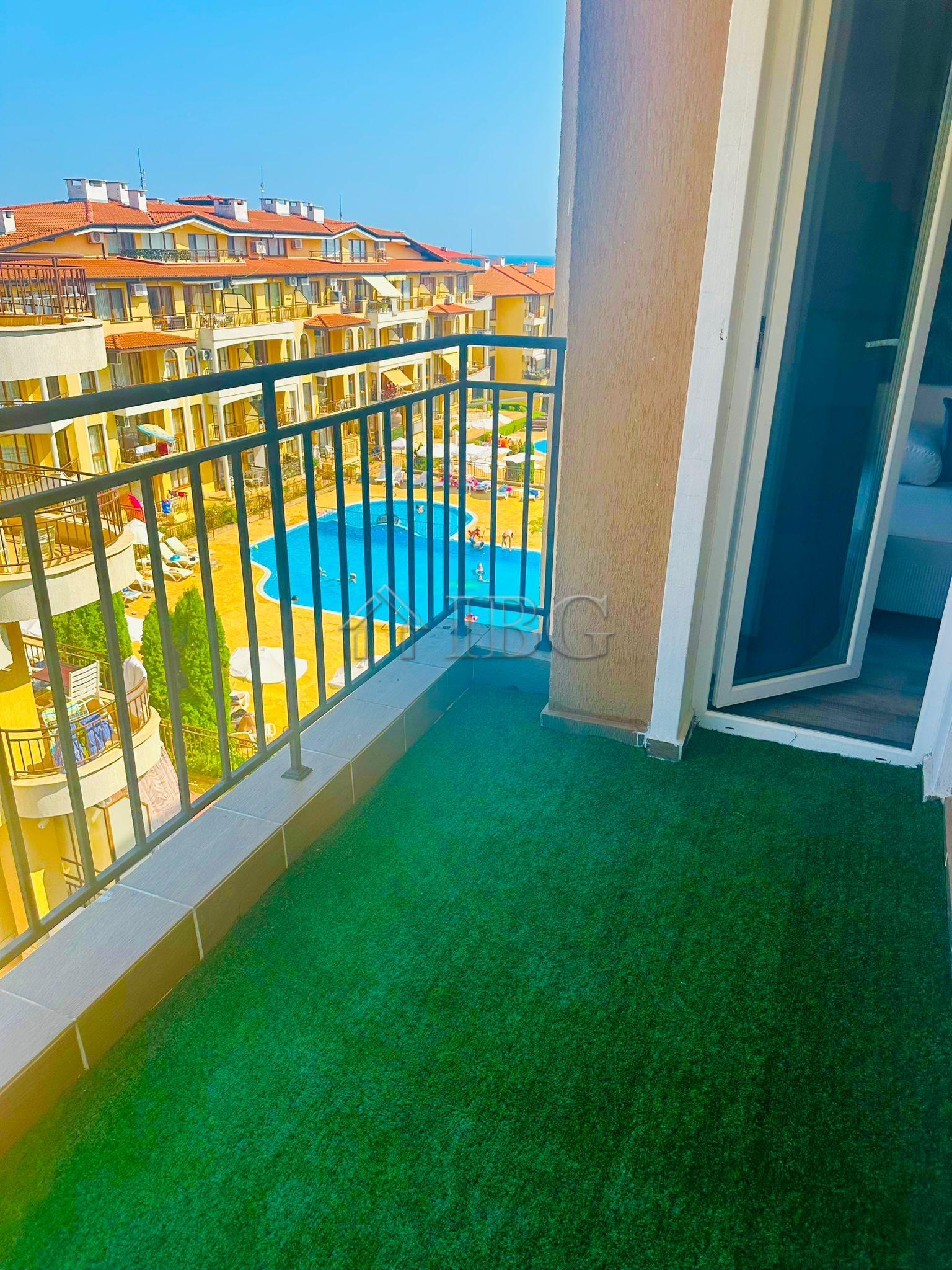 1-bedroom apartment with pool and partial sea views in Domus, Sveti Vlas — photo 10 of 20