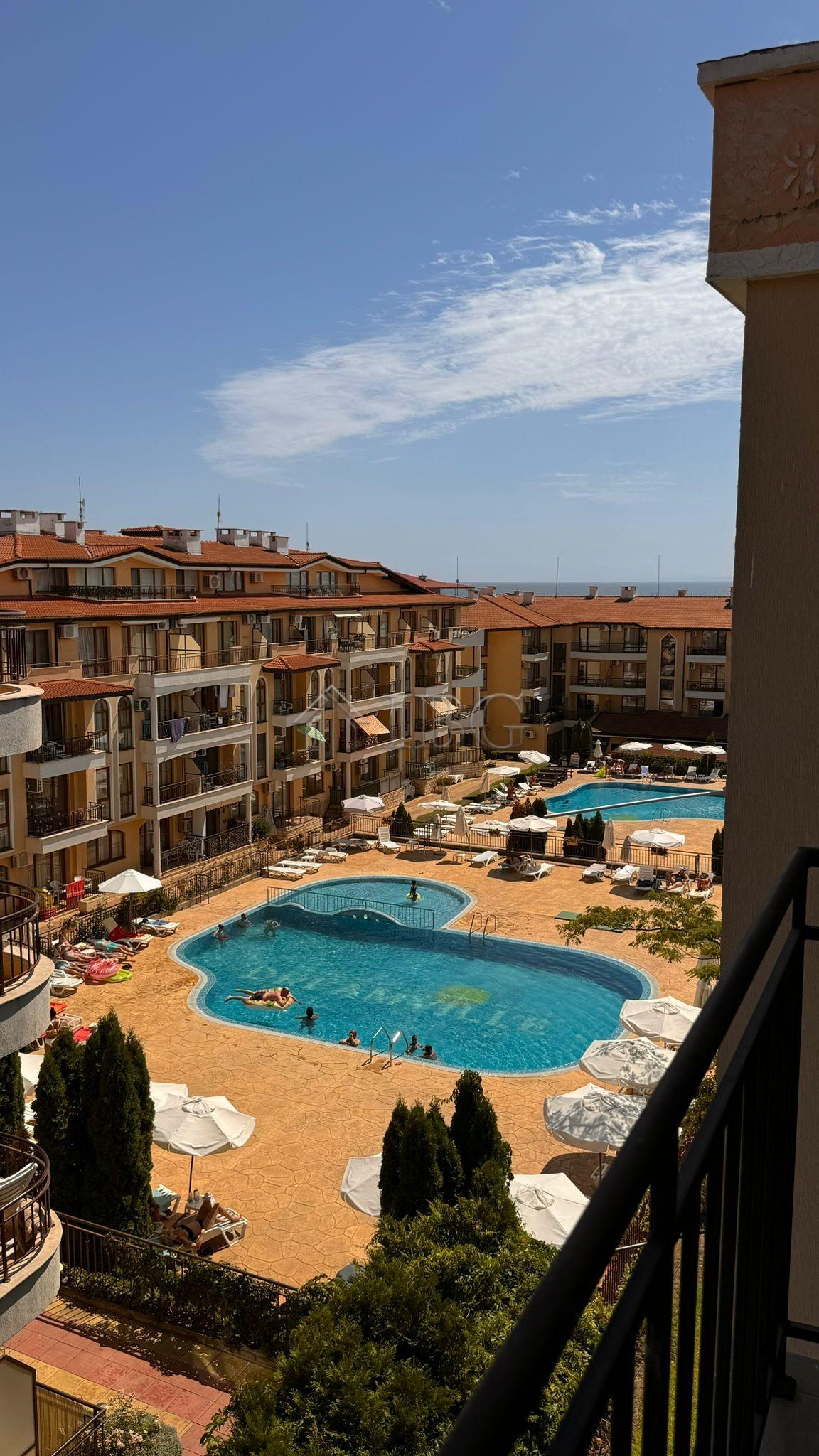 1-bedroom apartment with pool and partial sea views in Domus, Sveti Vlas — photo 3