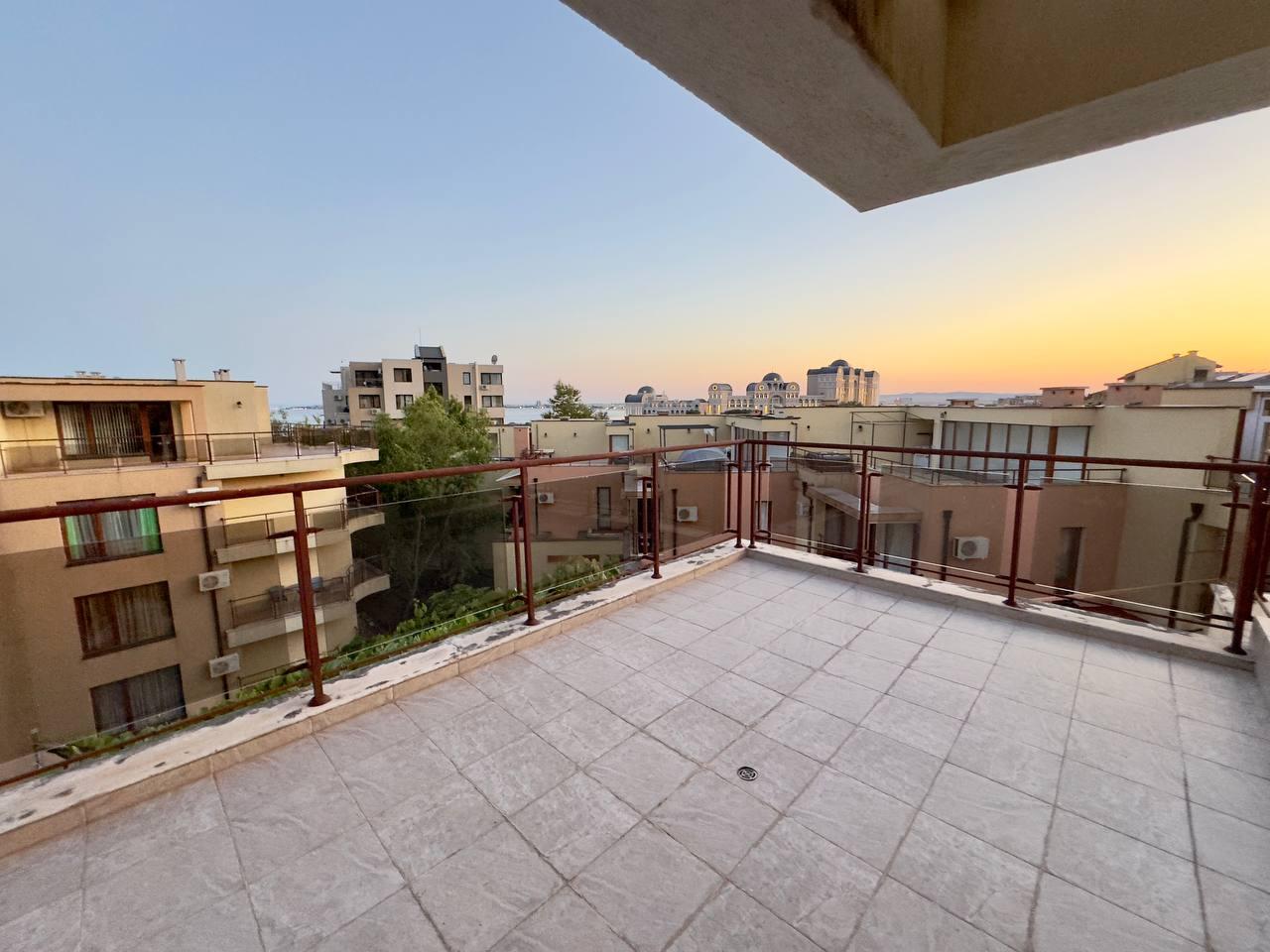 3-Bedroom Penthouse with Sea View, Jacuzzi & Large Terrace Antonia Complex, Sveti Vlas — photo 15 of 25