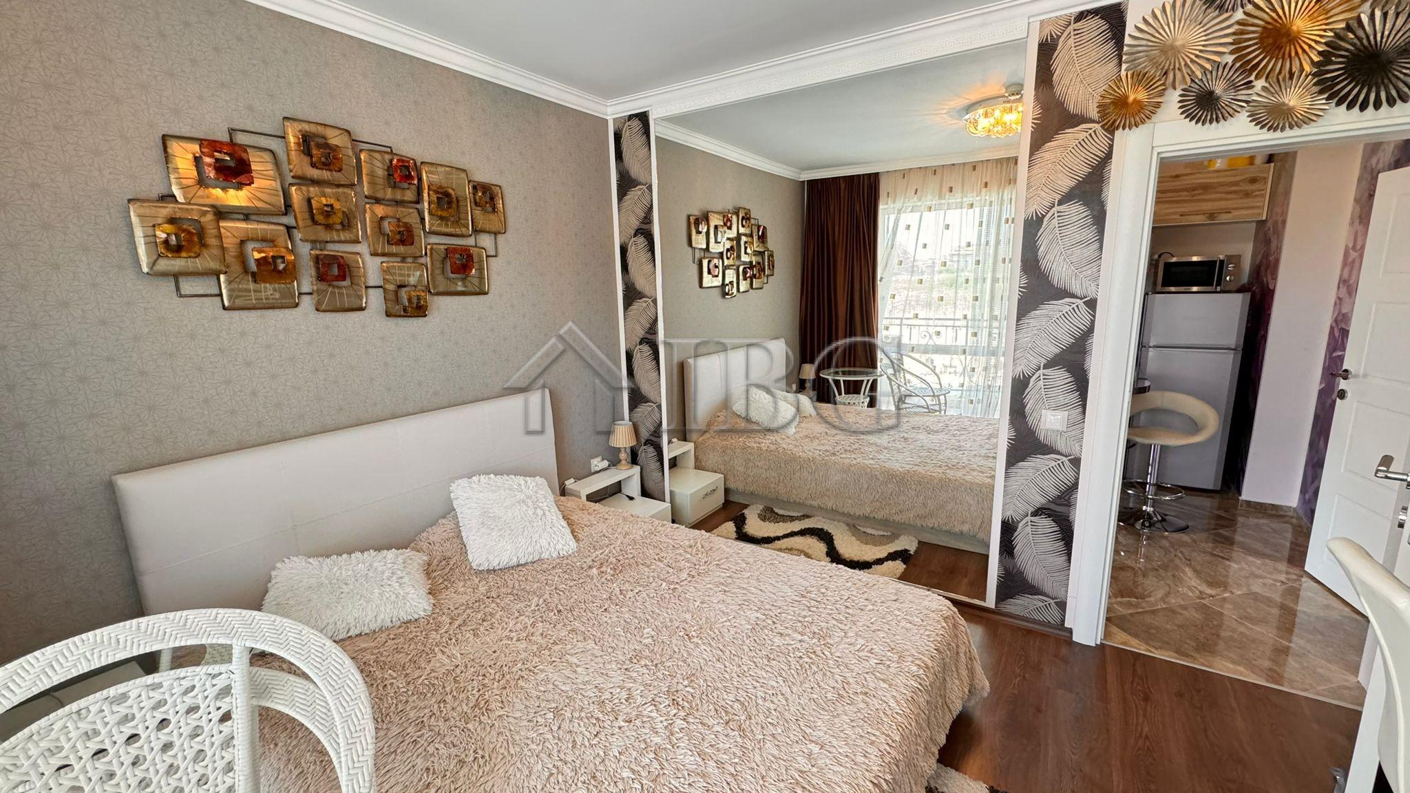 Spacious 2-Bedroom apartment with Pool and Sea views in Villa Florence, St.Vlas — photo 13 of 20
