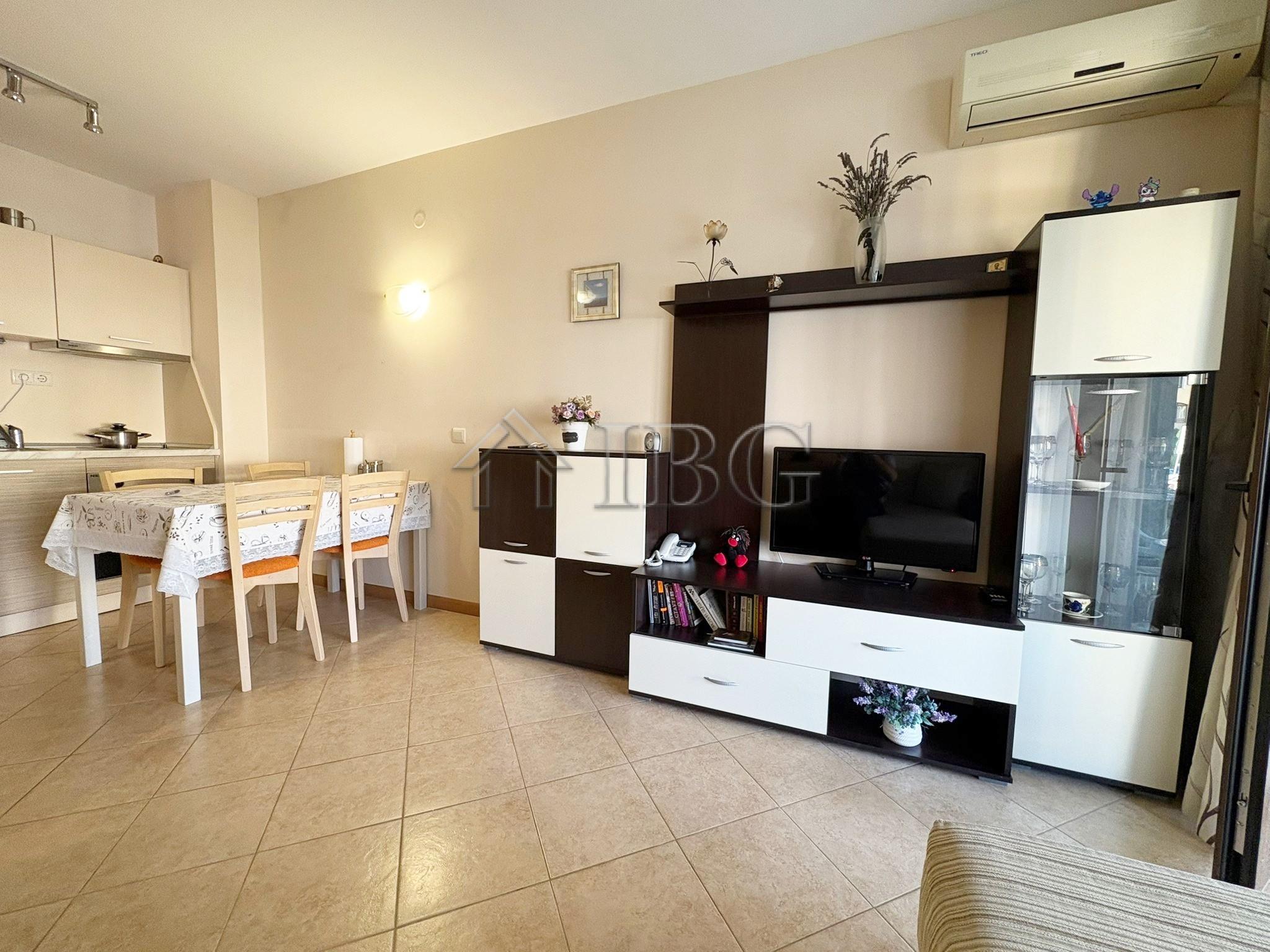 Apartment with Pool View Royal Sun, Sunny Beach — photo 9 of 25