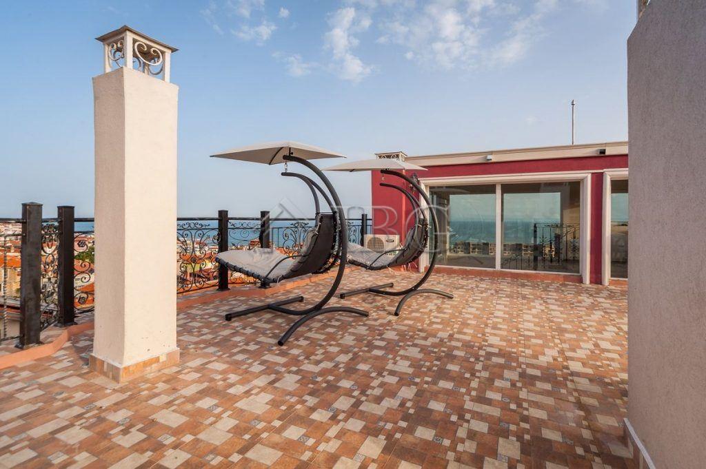 Apart-Hotel with 13 Apartments Sveti Vlas, 300m to Beach — main photo