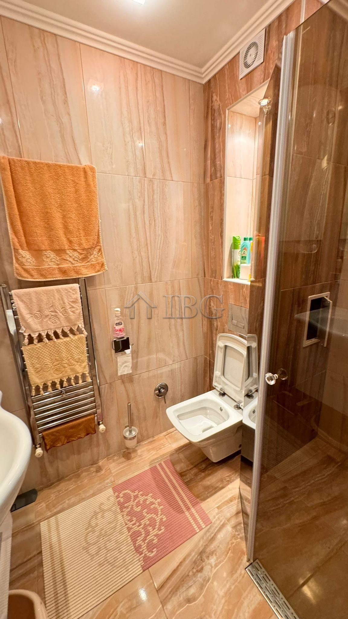 Spacious 2-Bedroom apartment with Pool and Sea views in Villa Florence, St.Vlas — photo 17 of 20