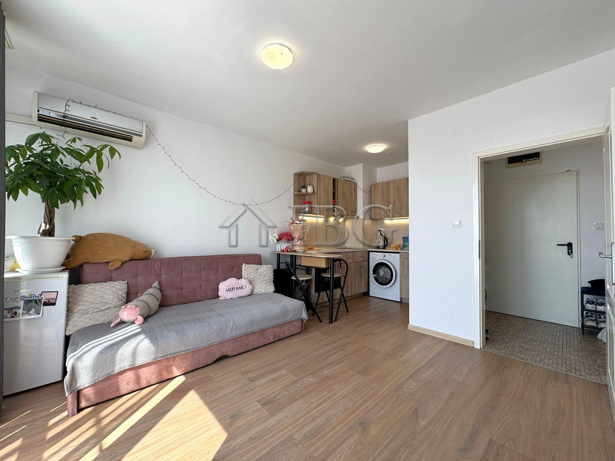 Bright and spacious 1-Bedroom Apartment in Flores Park Perfect Sunny Beach Location! — photo 7 of 17