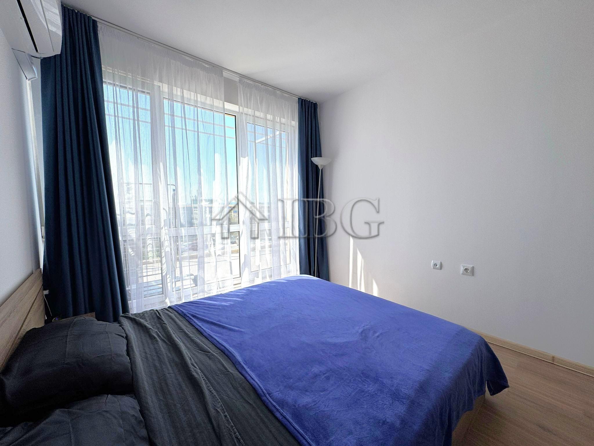 Bright and spacious 1-Bedroom Apartment in Flores Park Perfect Sunny Beach Location! — photo 13 of 17