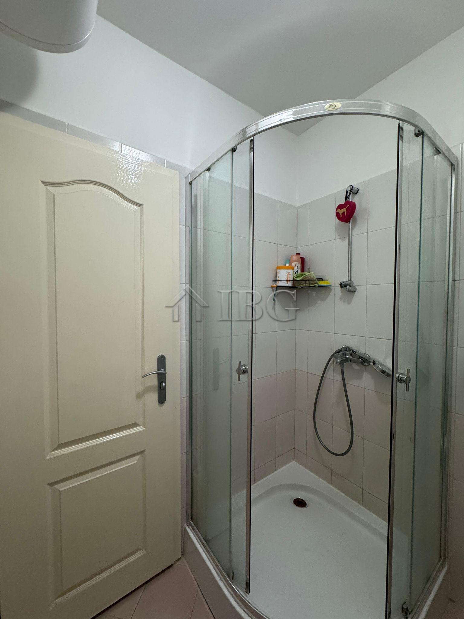 Bright and spacious 1-Bedroom Apartment in Flores Park Perfect Sunny Beach Location! — photo 14 of 17
