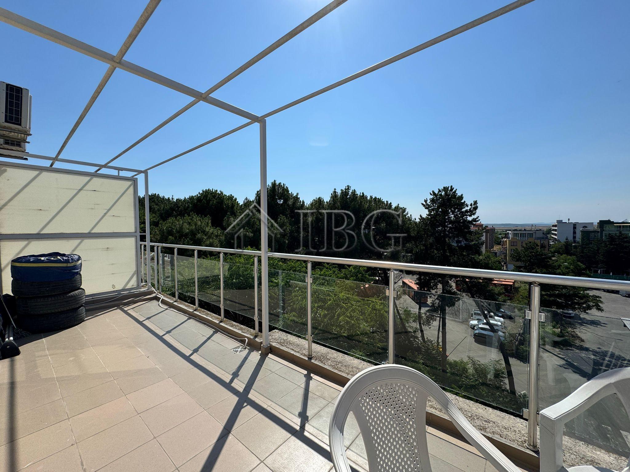 Bright and spacious 1-Bedroom Apartment in Flores Park Perfect Sunny Beach Location! — photo 15 of 17