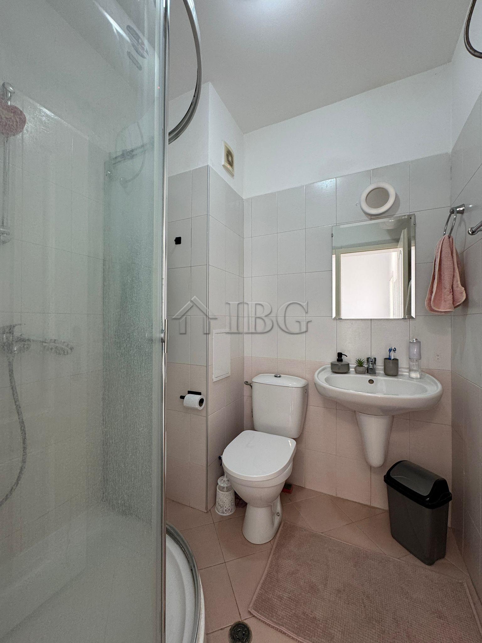 Bright and spacious 1-Bedroom Apartment in Flores Park Perfect Sunny Beach Location! — photo 17 of 17