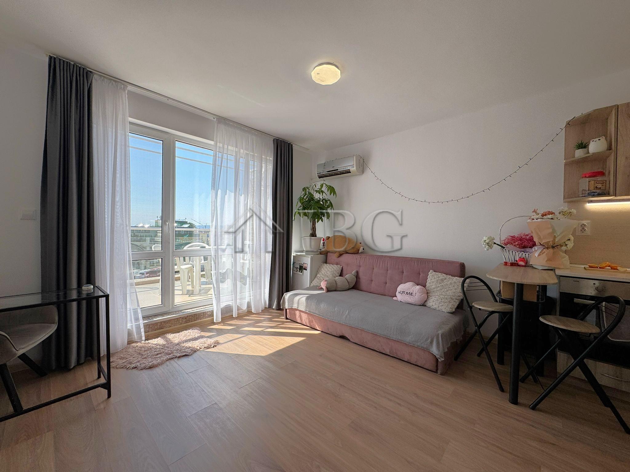 Bright and spacious 1-Bedroom Apartment in Flores Park Perfect Sunny Beach Location! — photo 3