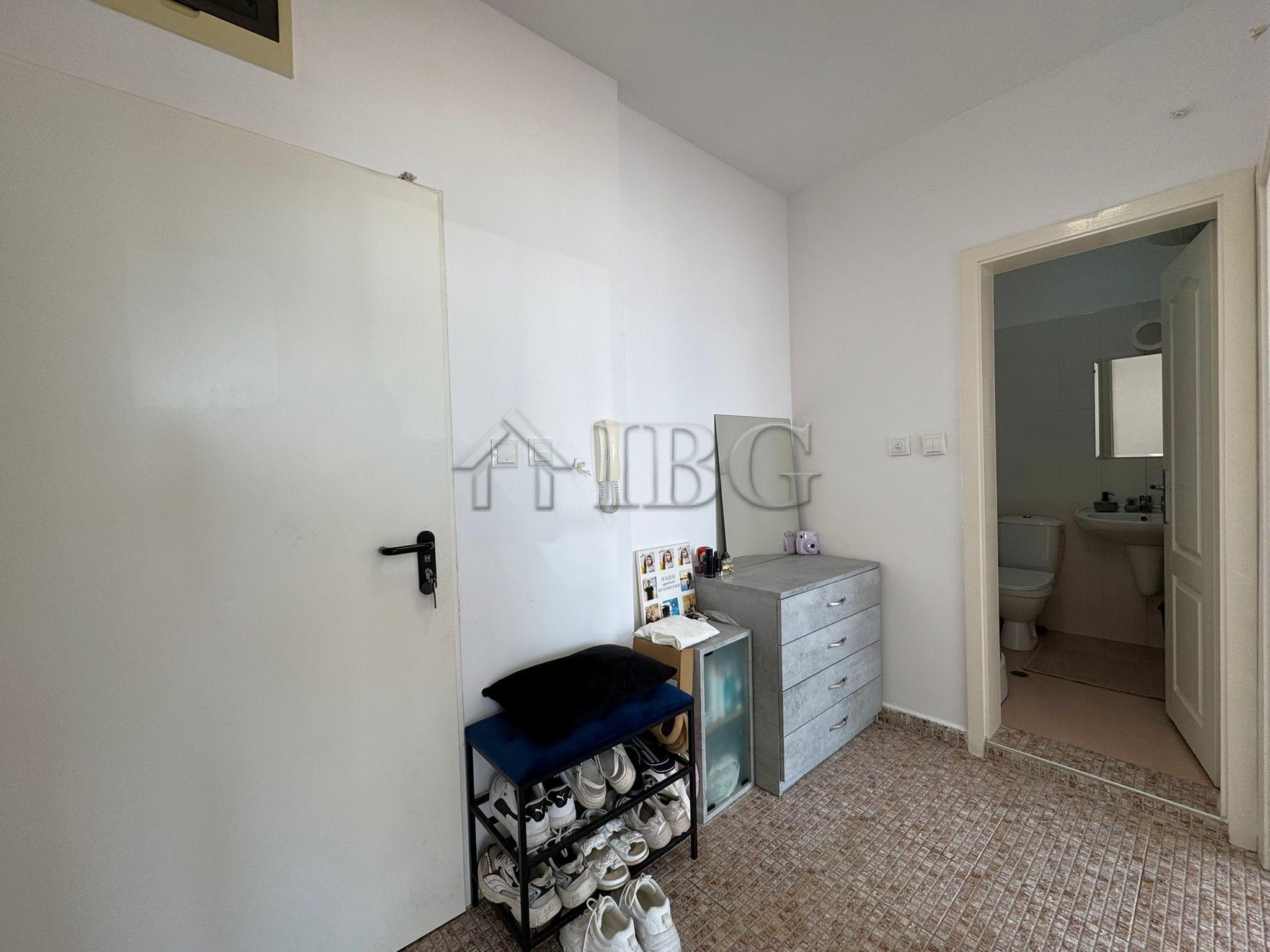 Bright and spacious 1-Bedroom Apartment in Flores Park Perfect Sunny Beach Location! — photo 8 of 17