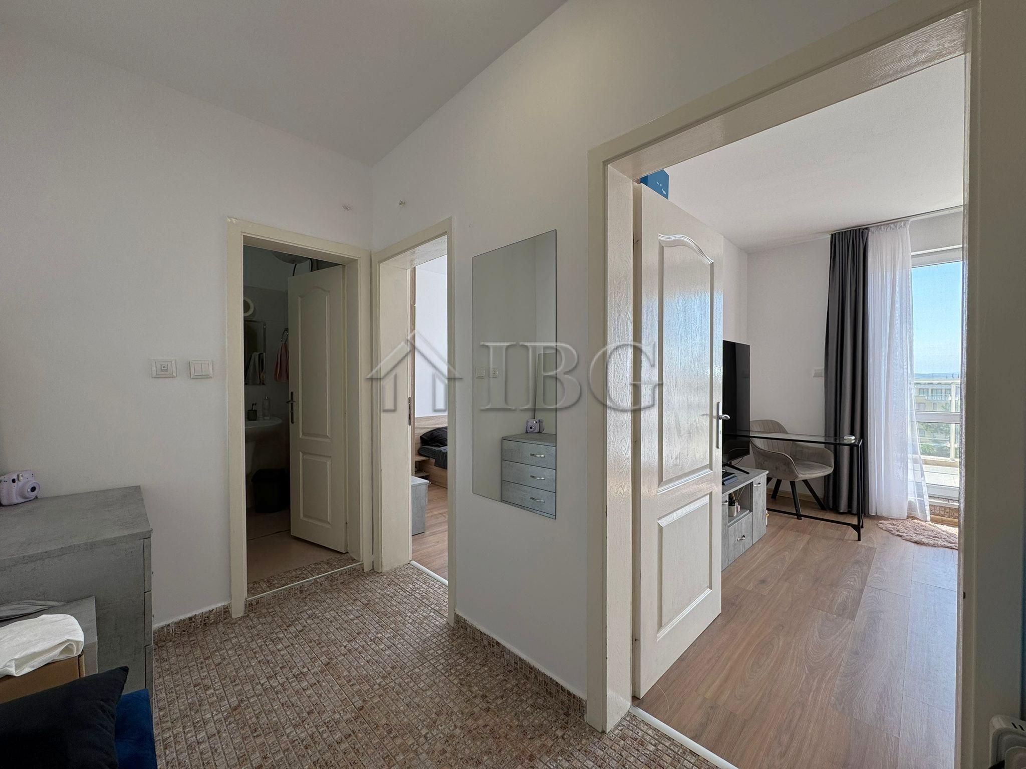 Bright and spacious 1-Bedroom Apartment in Flores Park Perfect Sunny Beach Location! — photo 9 of 17