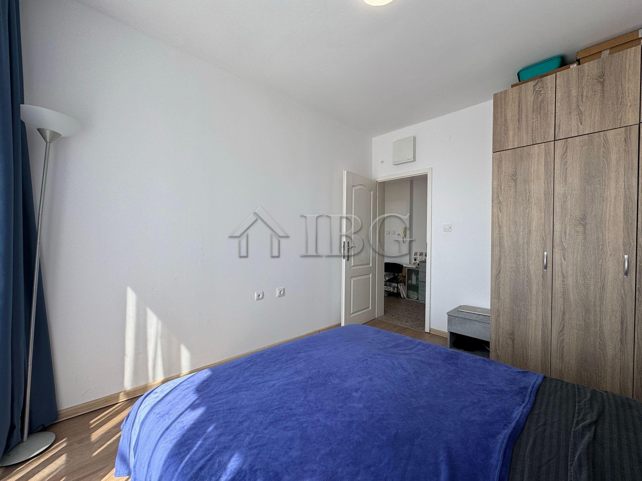 Bright and spacious 1-Bedroom Apartment in Flores Park Perfect Sunny Beach Location! — photo 10 of 17