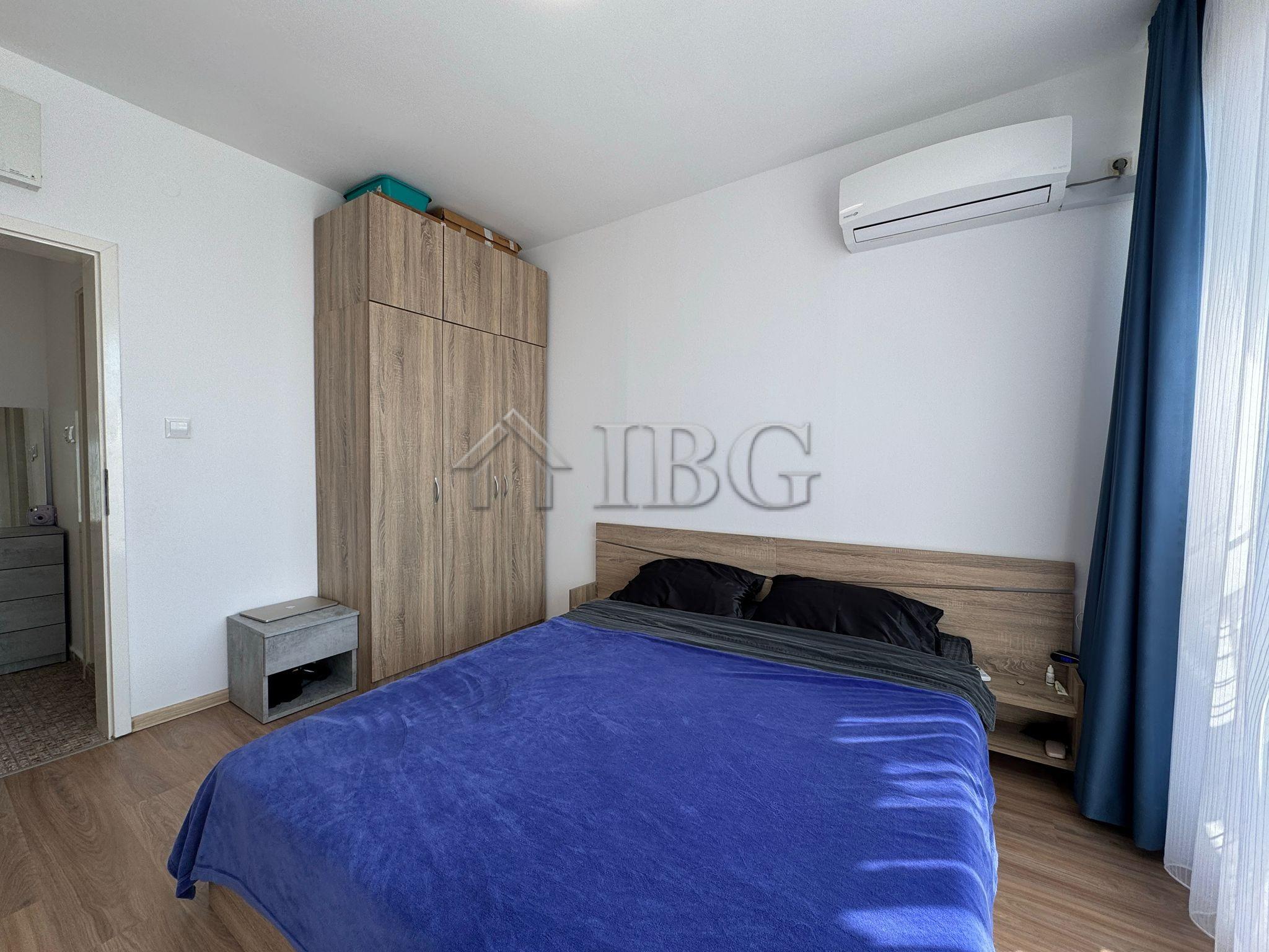 Bright and spacious 1-Bedroom Apartment in Flores Park Perfect Sunny Beach Location! — photo 11 of 17