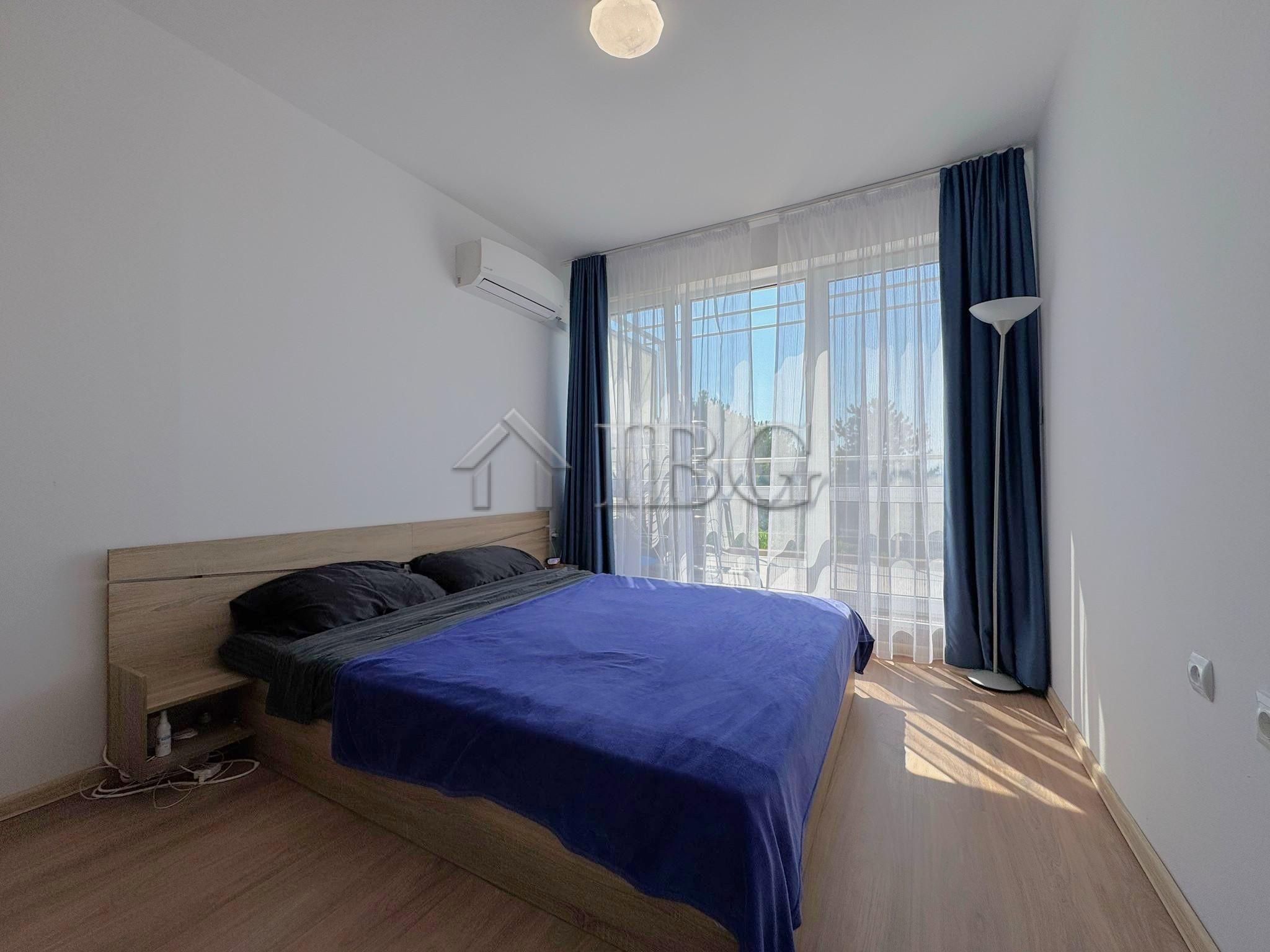 Bright and spacious 1-Bedroom Apartment in Flores Park Perfect Sunny Beach Location! — photo 12 of 17