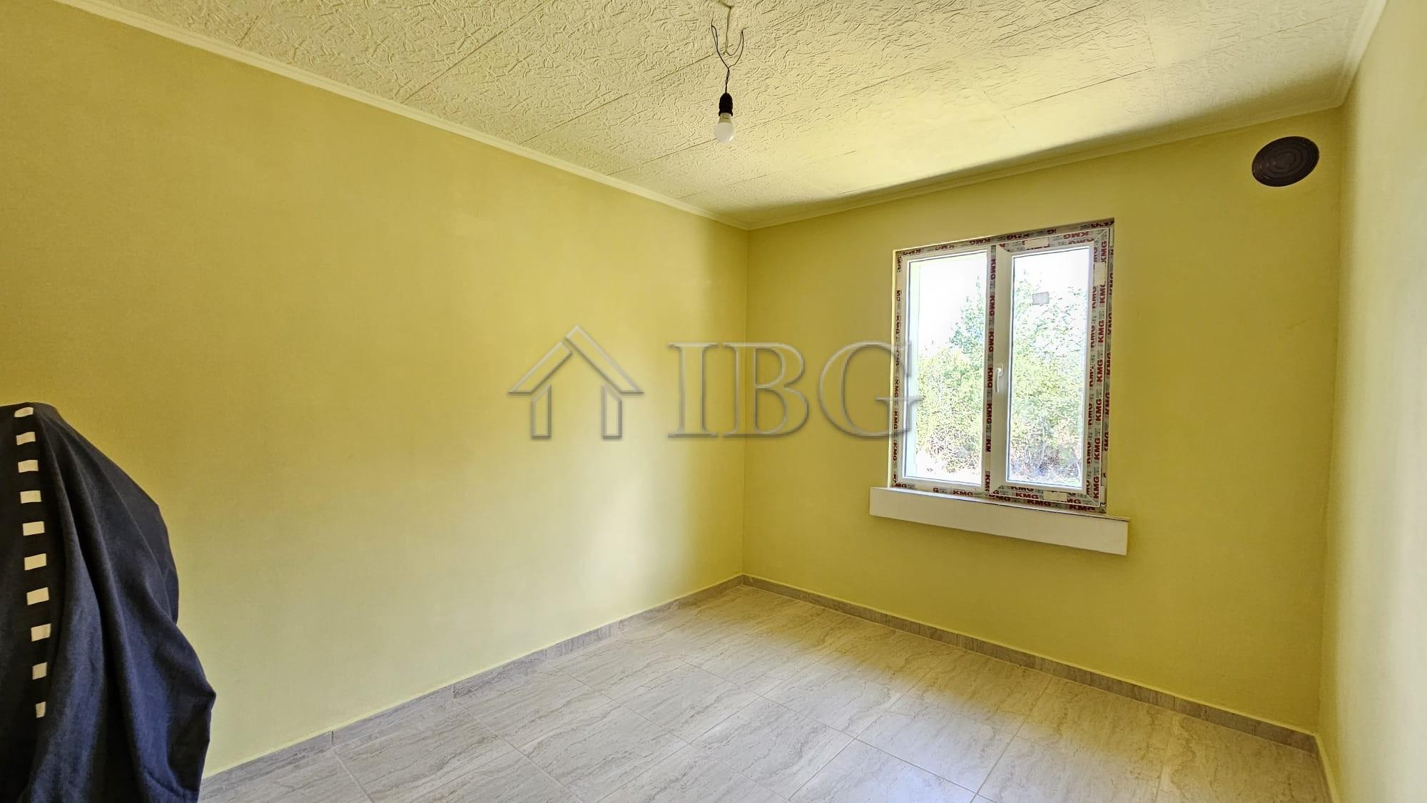 House with 3 Bedrooms and Large Yard Dyulevo, Burgas Region — photo 14 of 18