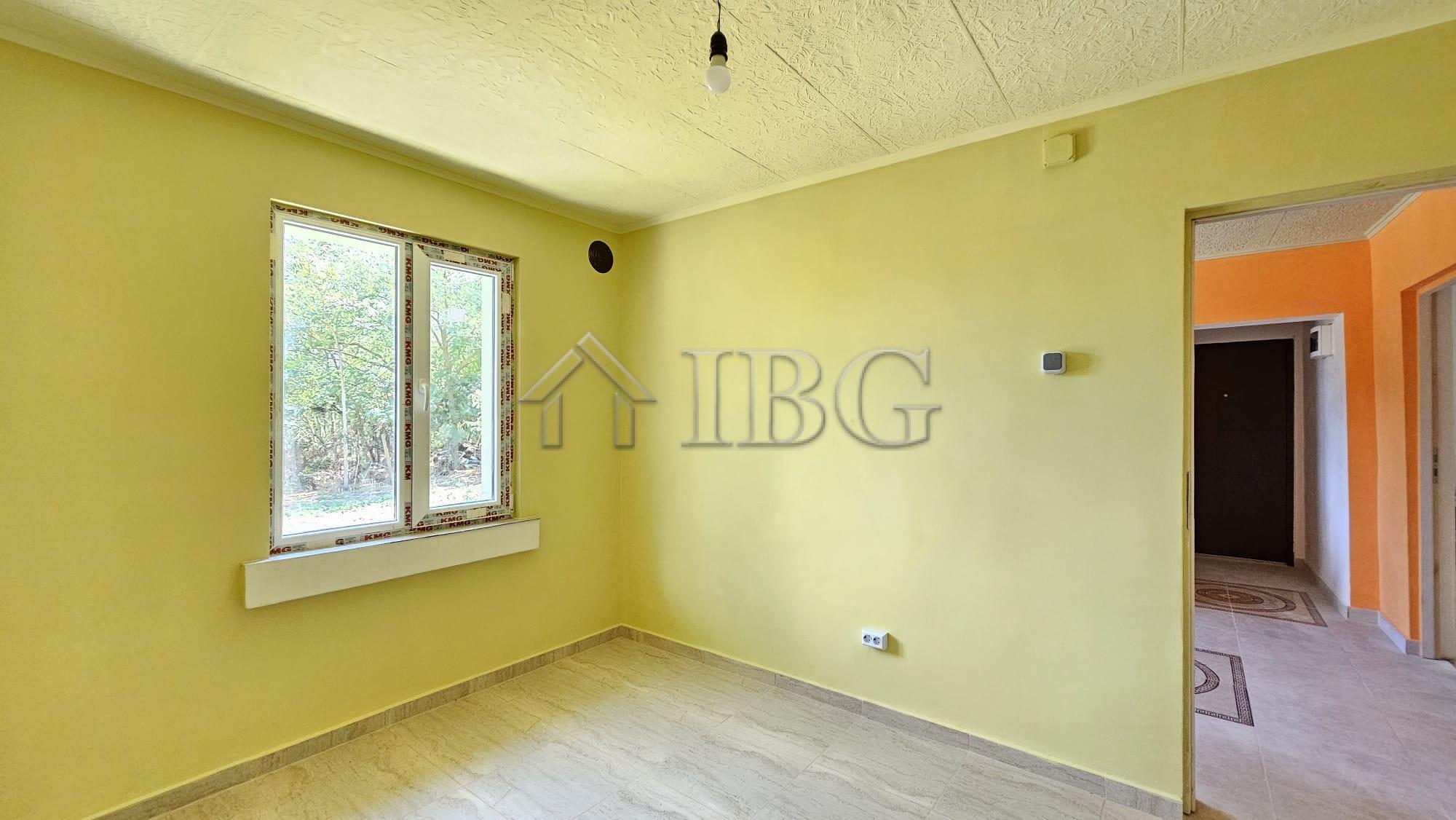 House with 3 Bedrooms and Large Yard Dyulevo, Burgas Region — photo 15 of 18