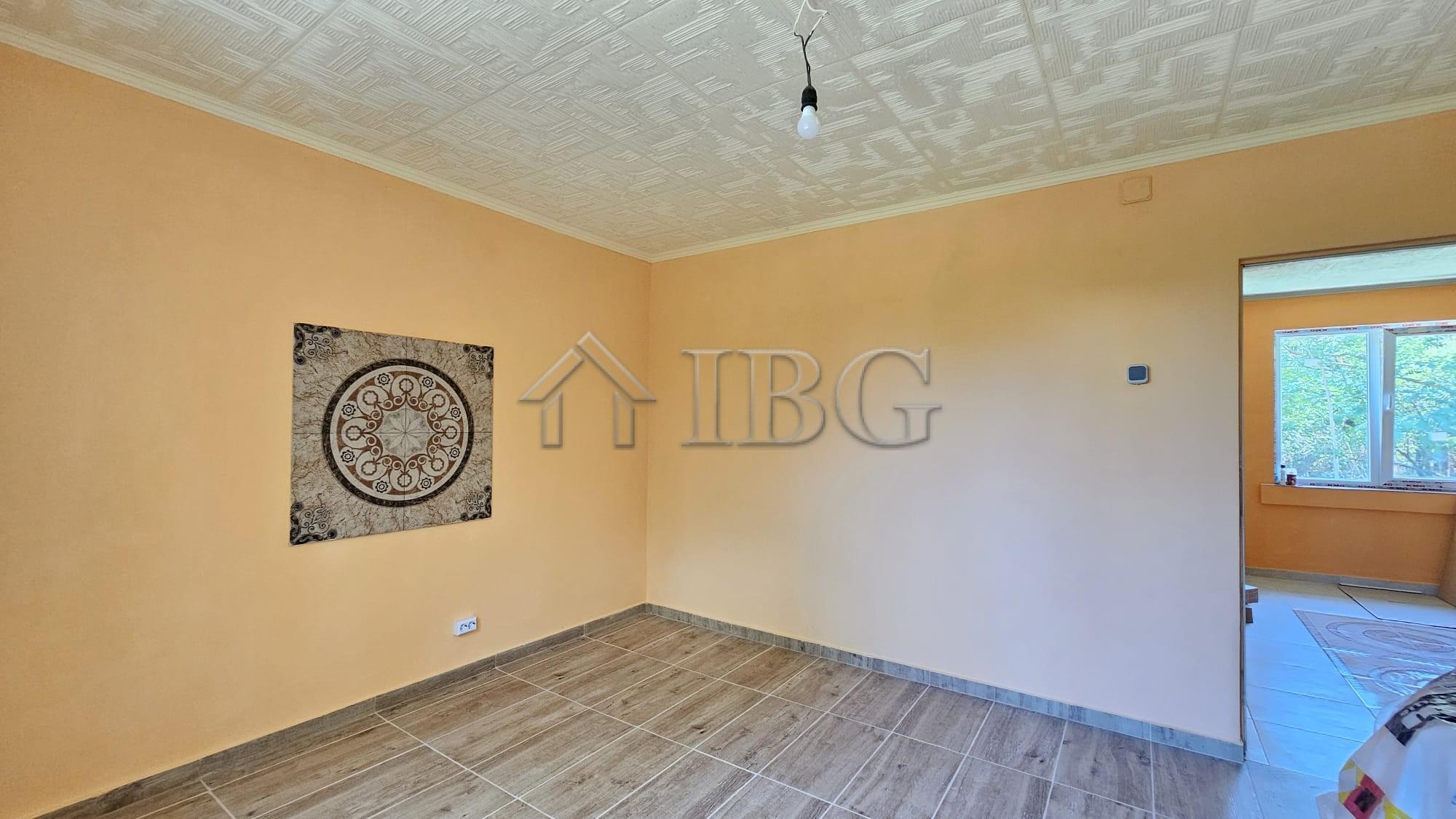 House with 3 Bedrooms and Large Yard Dyulevo, Burgas Region — photo 10 of 18