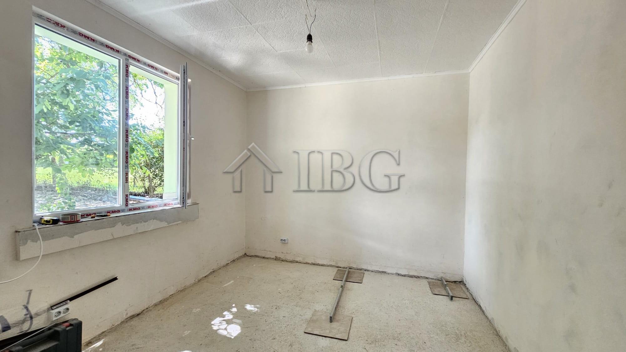 House with 3 Bedrooms and Large Yard Dyulevo, Burgas Region — photo 11 of 18